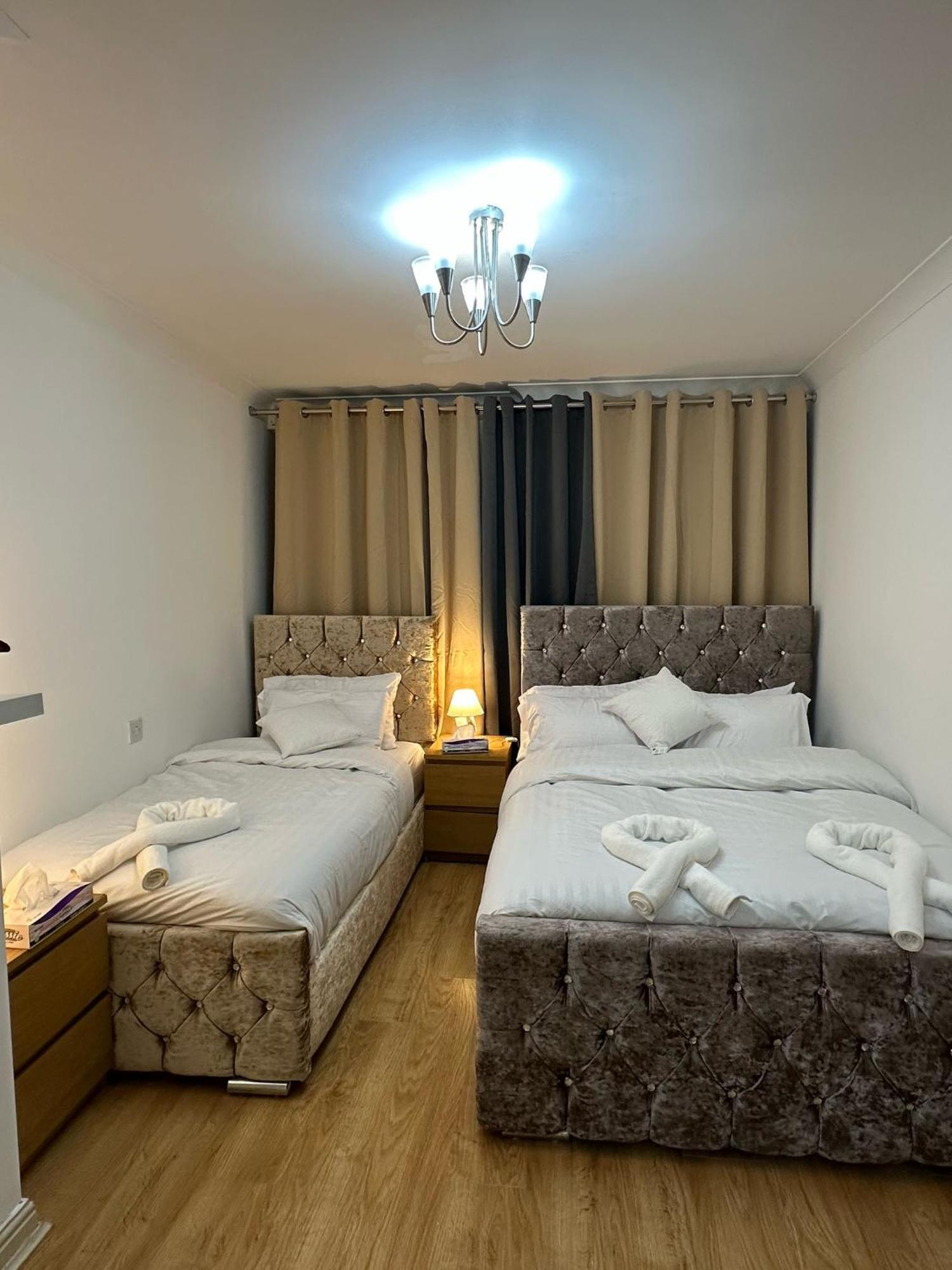2 Bedroom With Security 24 Apartment London
