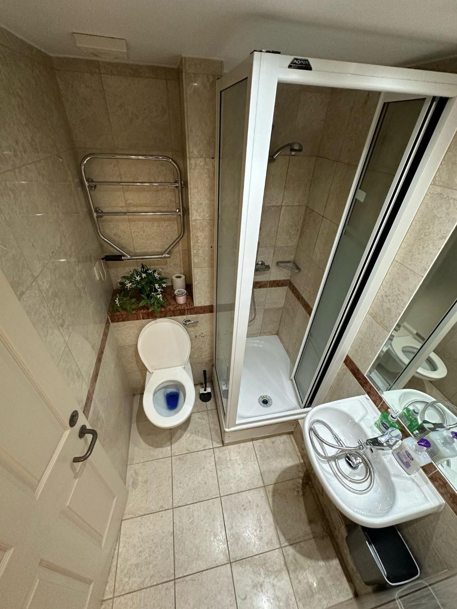 2 Bedroom With Security 24 * London