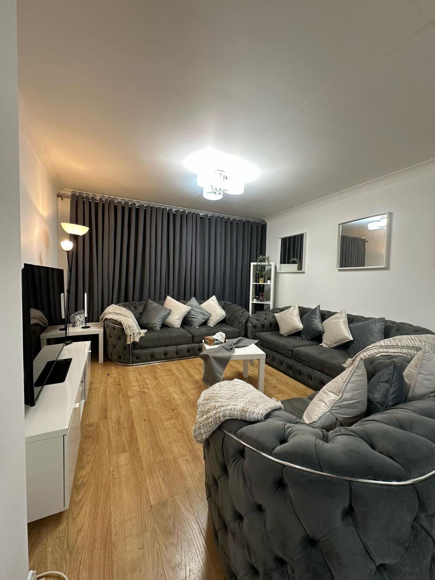 2 Bedroom With Security 24 * London