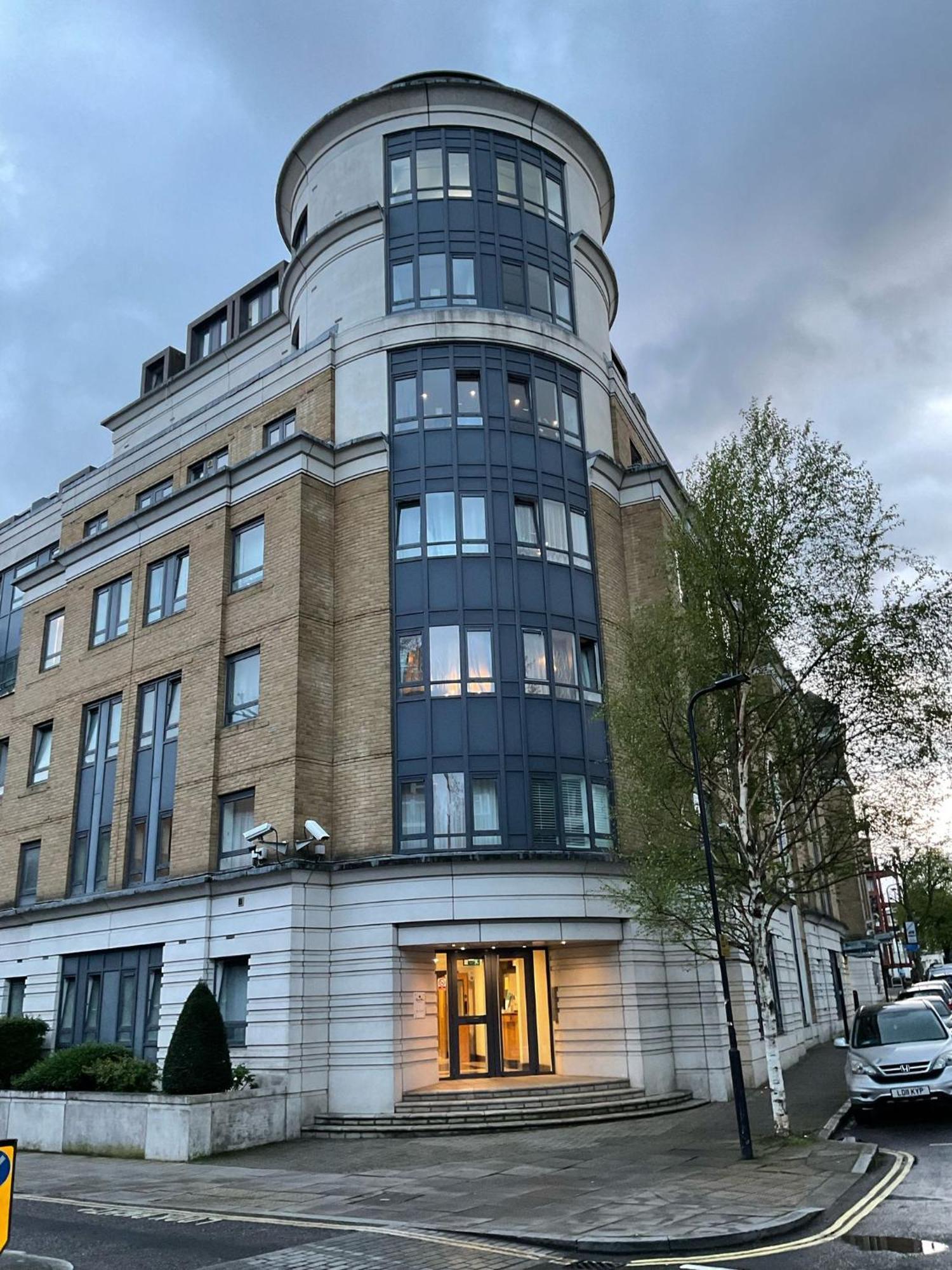 2 Bedroom With Security 24 Apartment