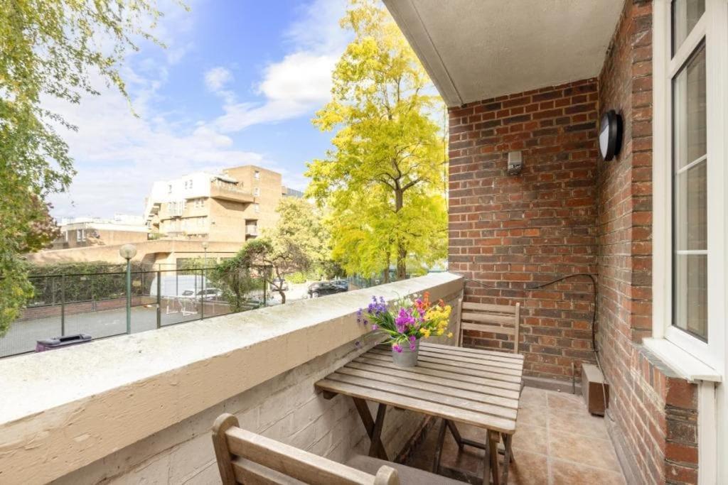 Tower Bridge St Katherines Docks 2 Bedroom Apartment London