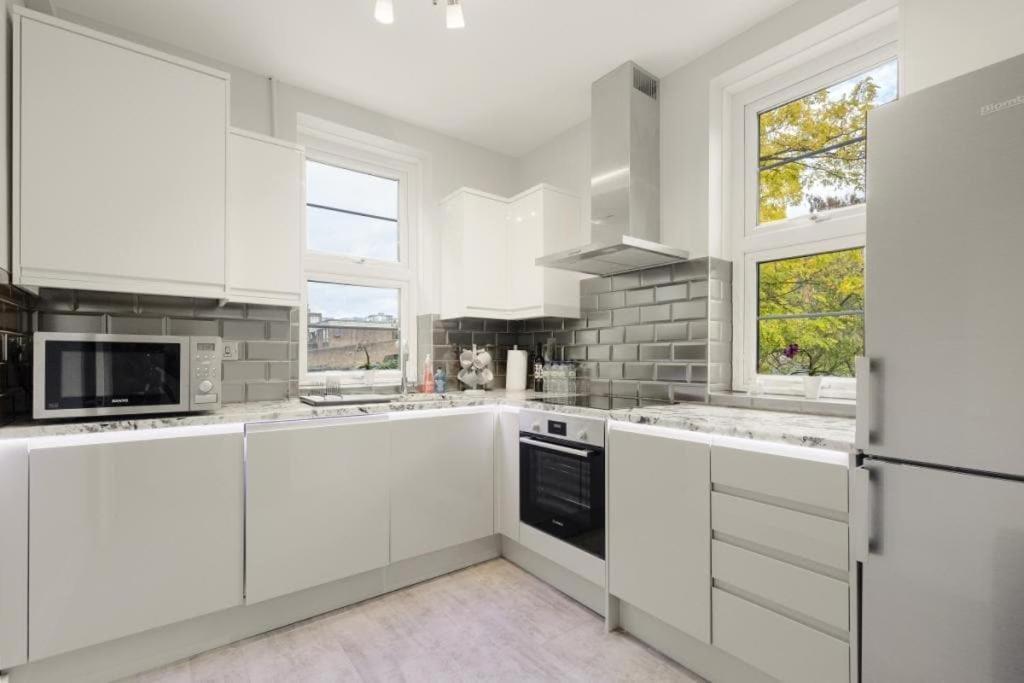 Apartment Tower Bridge St Katherines Docks 2 Bedroom London