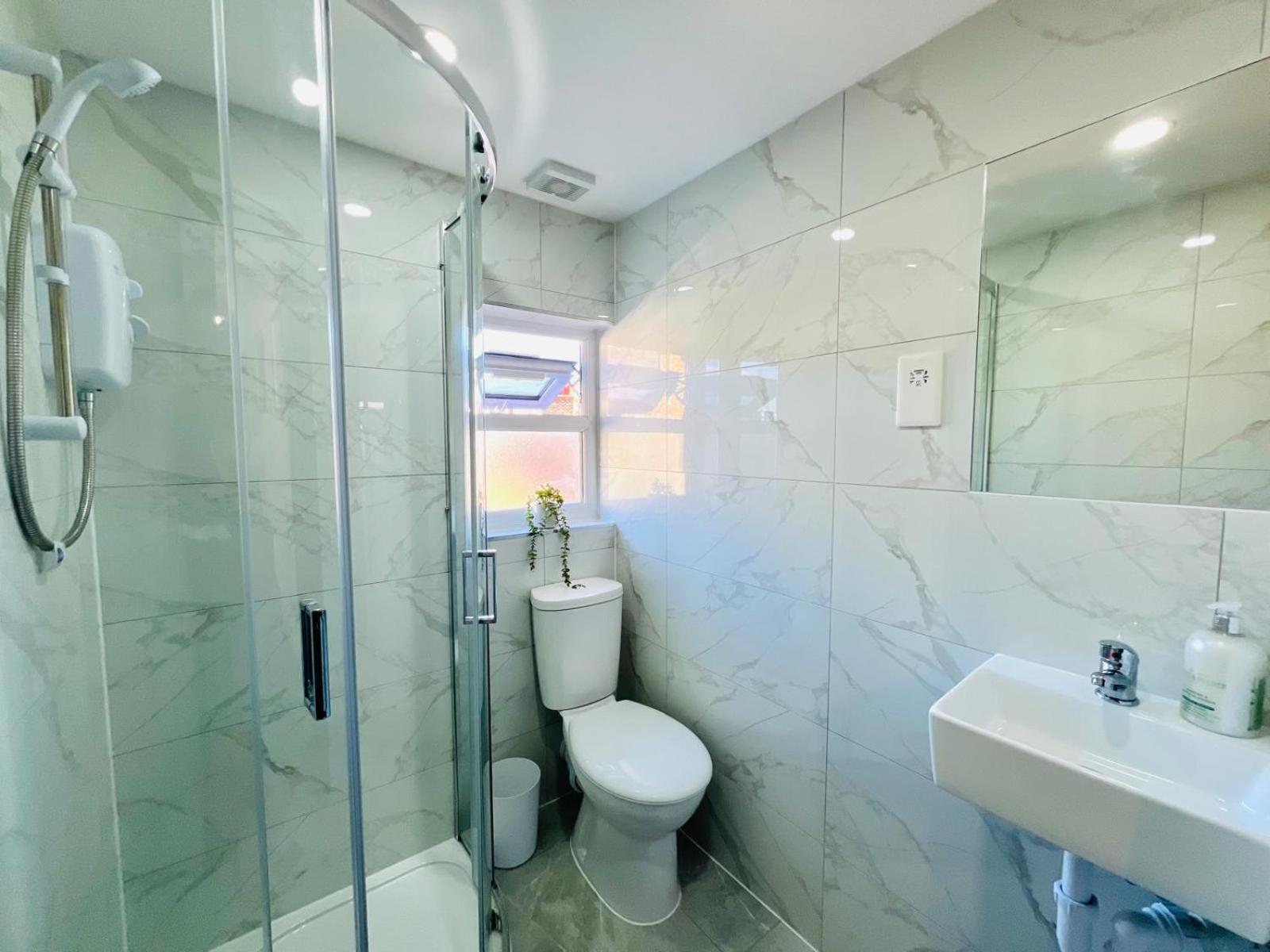Caledonian House - Vibrant Vibe Apartment
