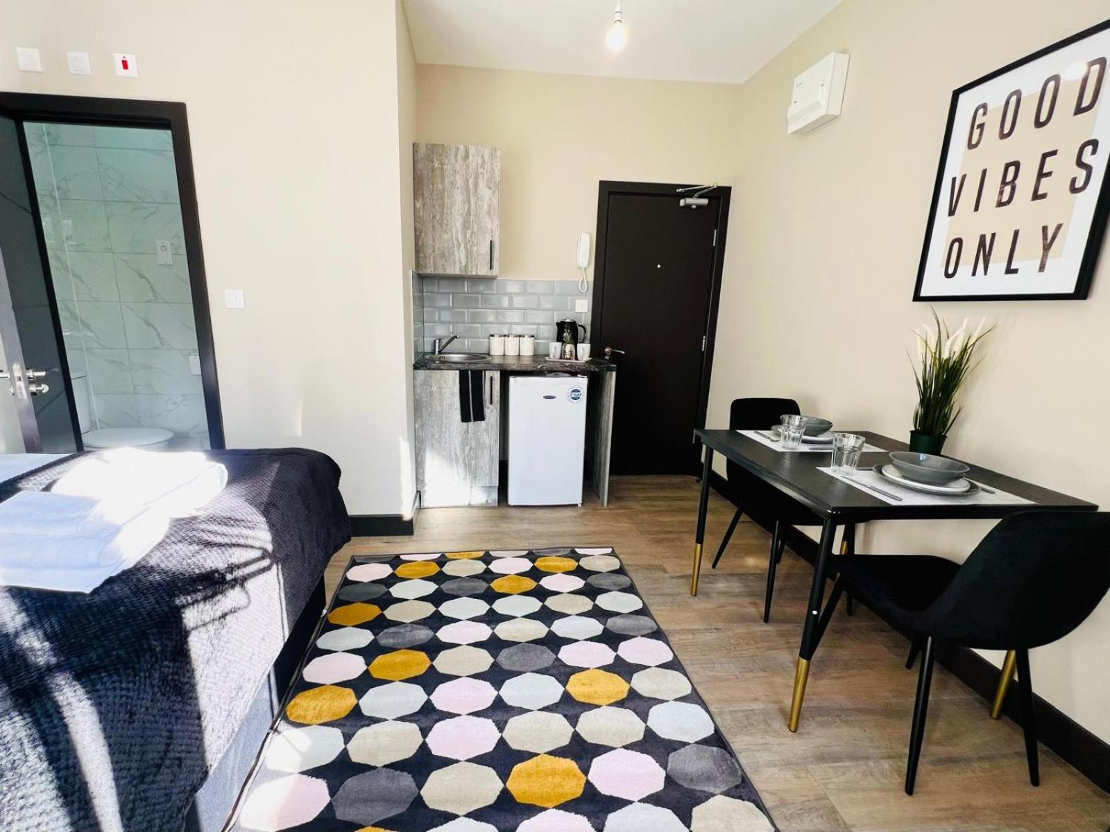 Caledonian House - Vibrant Vibe Apartment *