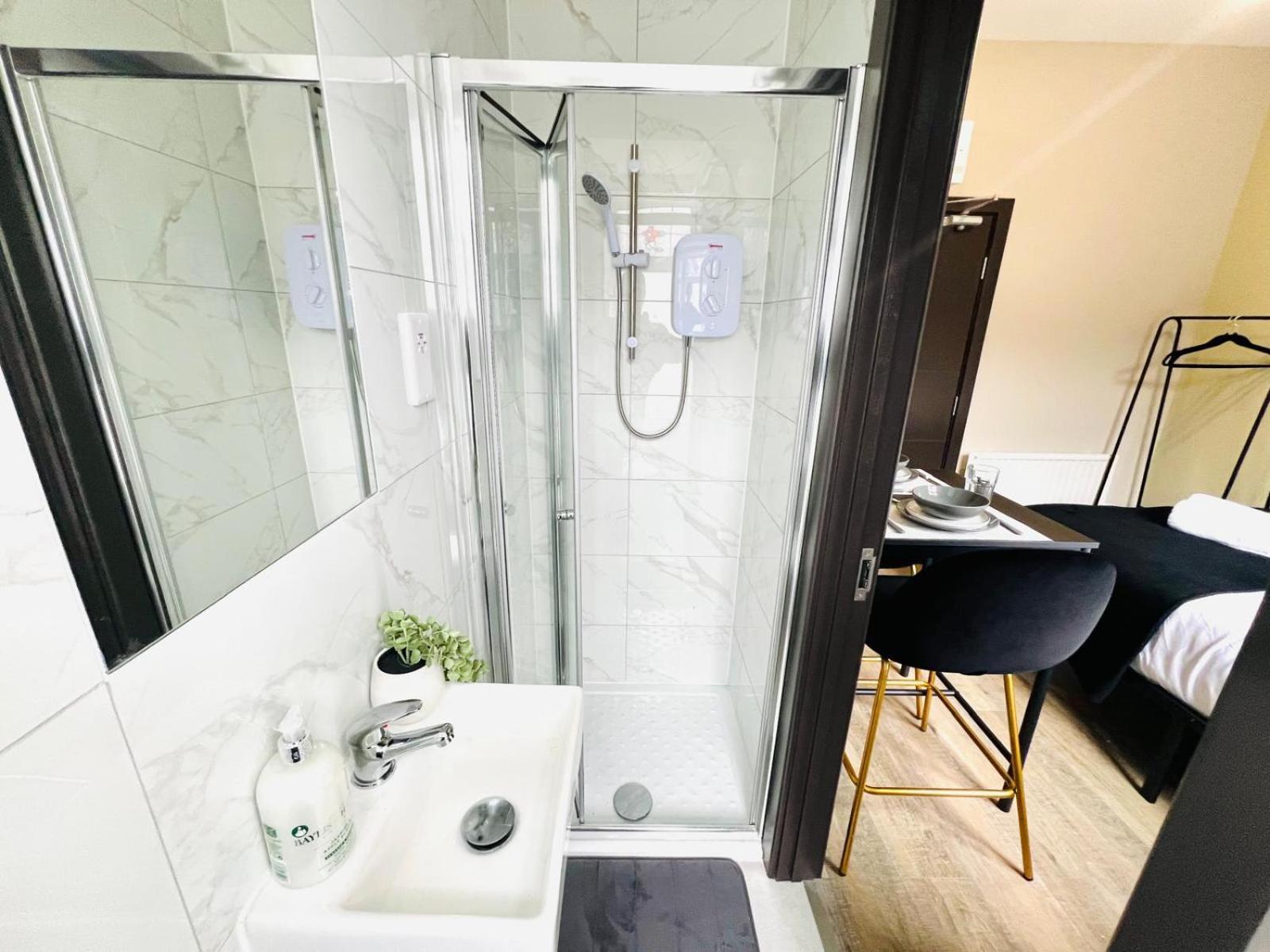 Caledonian House - Vibrant Vibe Apartment *