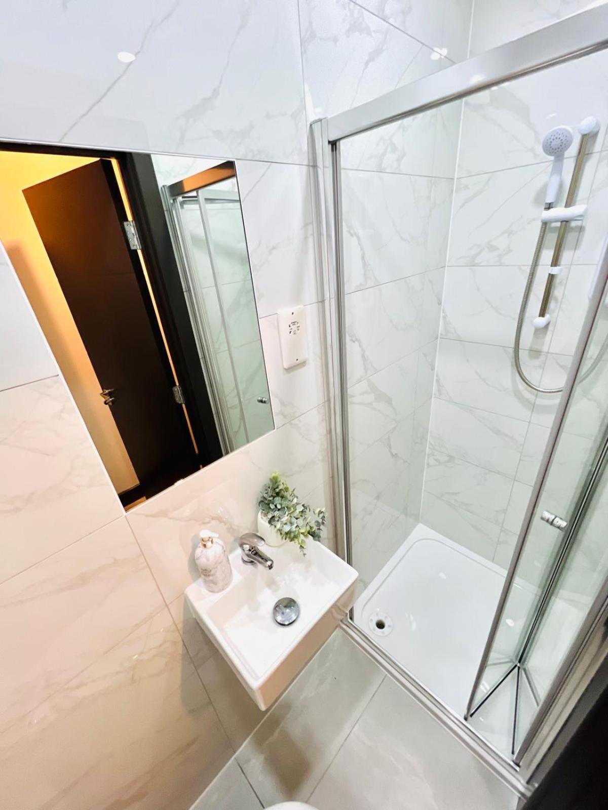 Caledonian House - Vibrant Vibe Apartment *