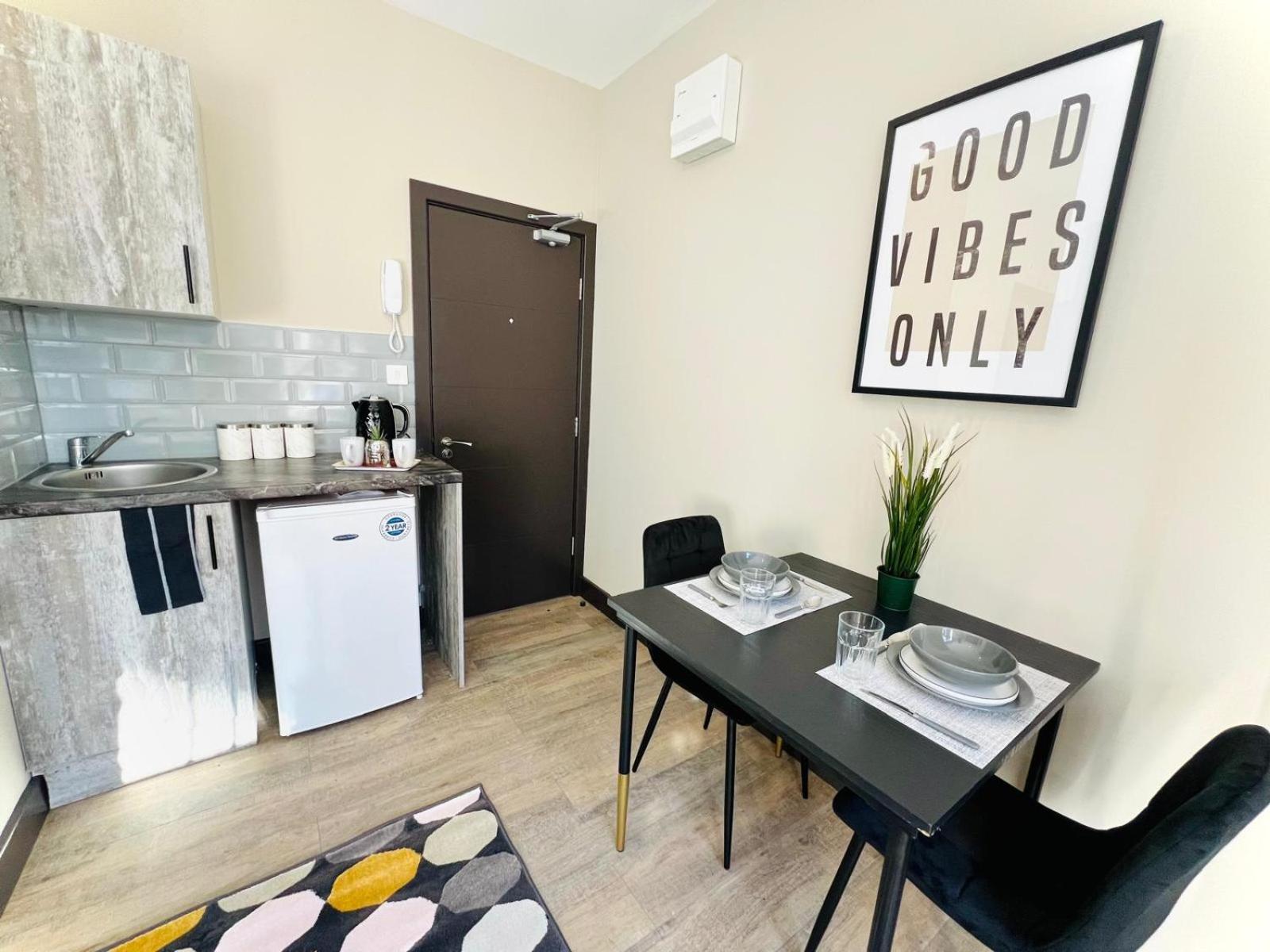 Caledonian House - Vibrant Vibe Apartment