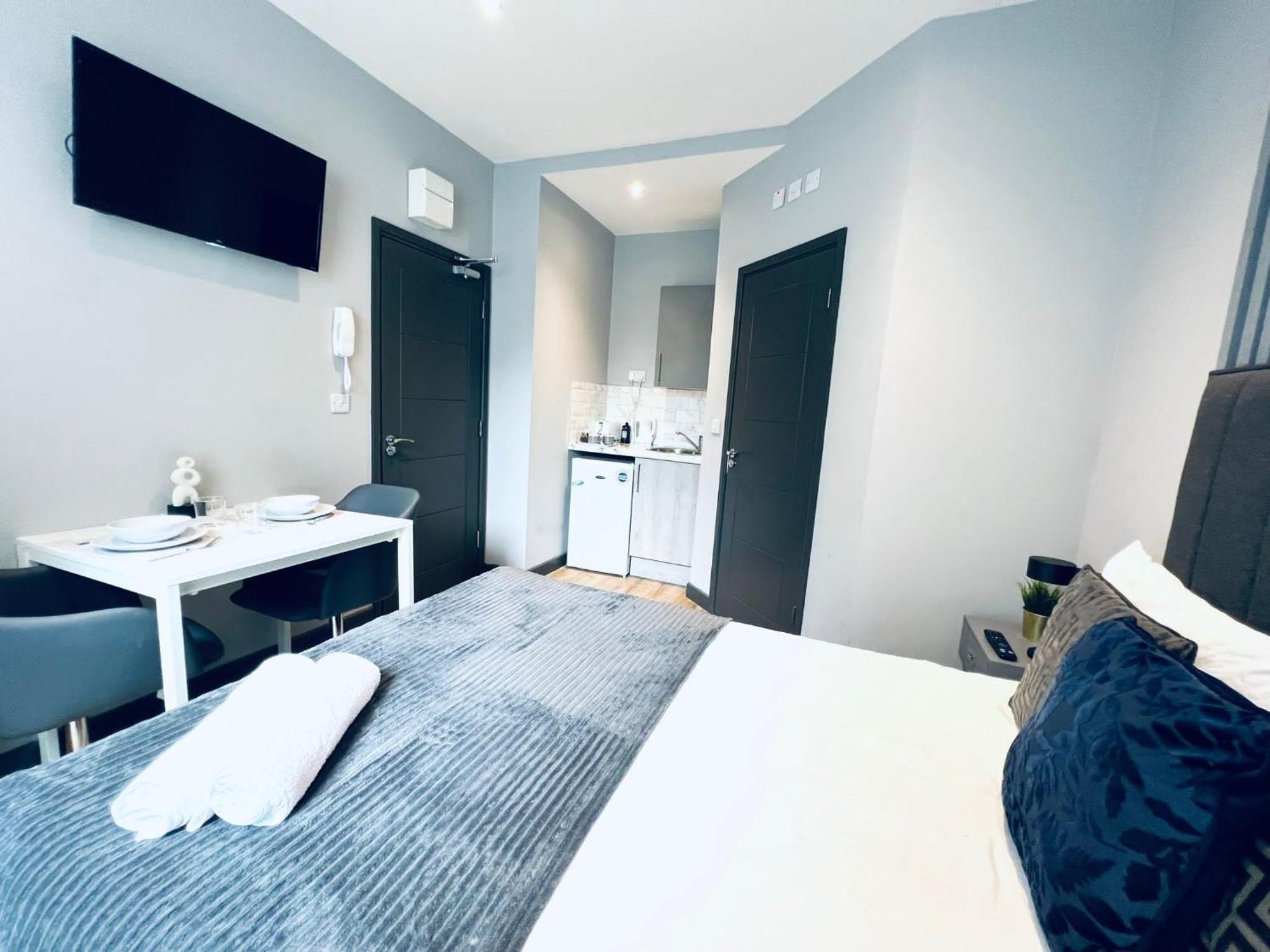 Holloway's House - No 37 - Bright & Cozy Escape Apartment