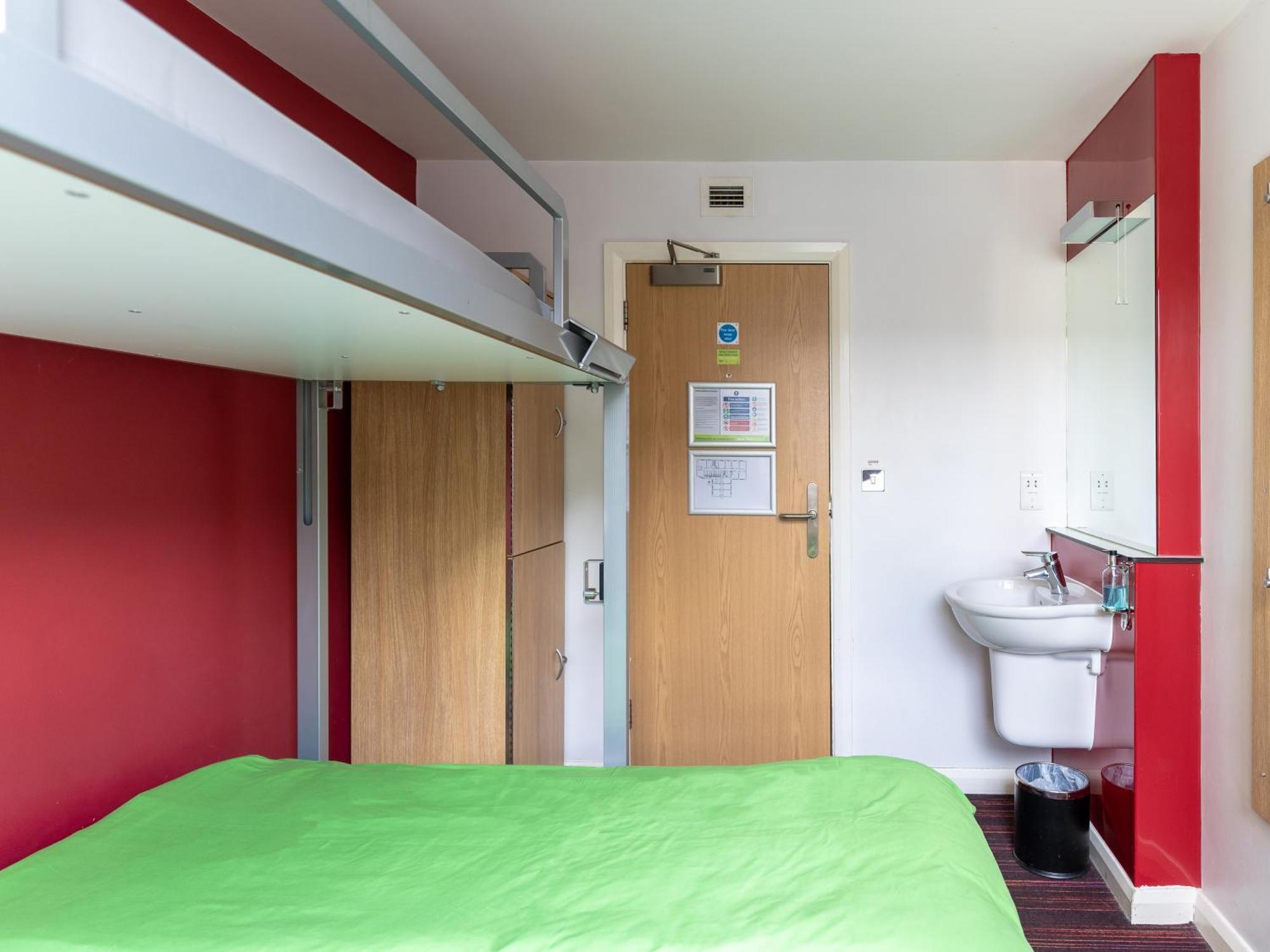 Yha Oxford Street Hostel