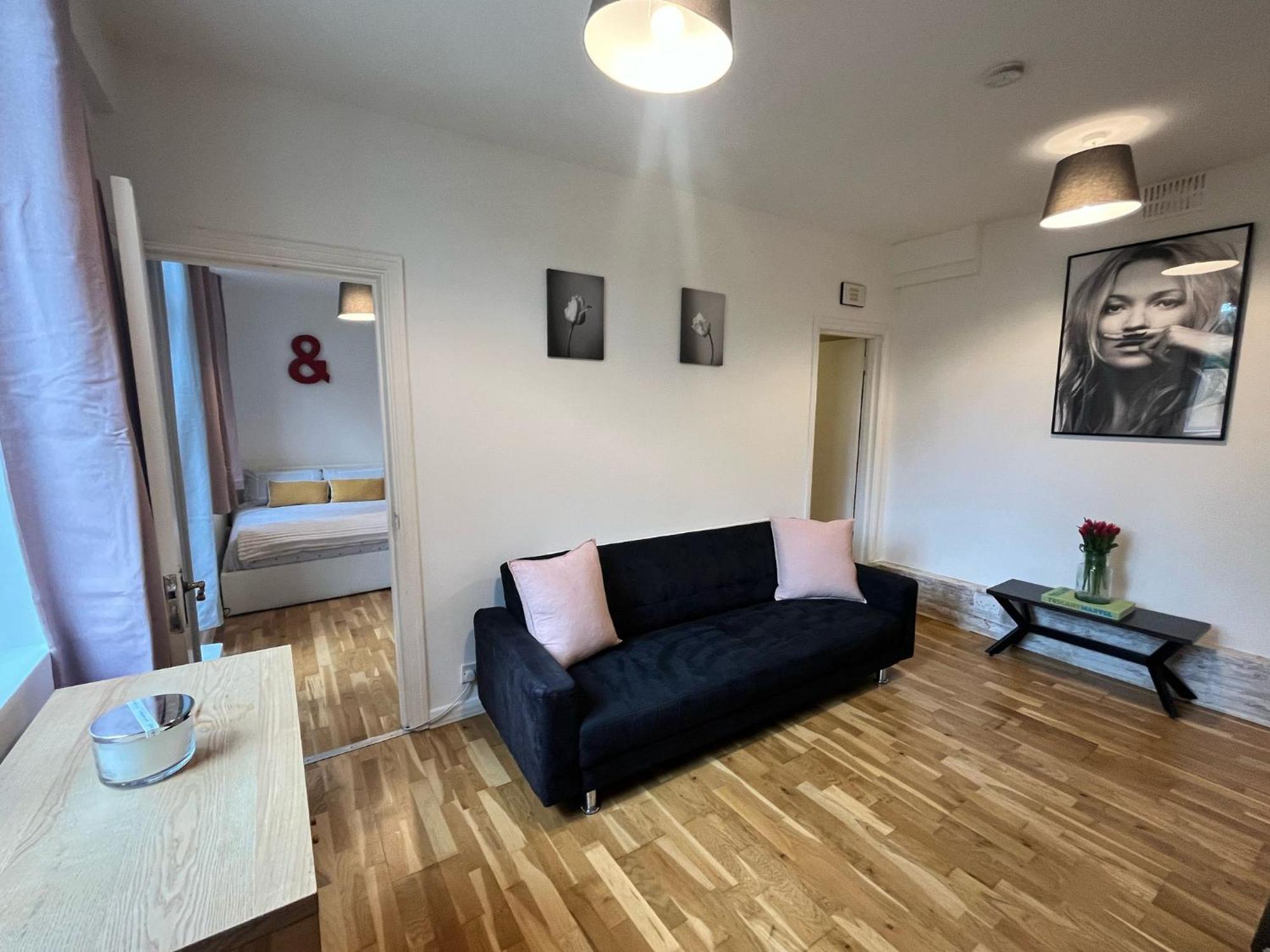 Charming 1-bedroom Southfields, London
