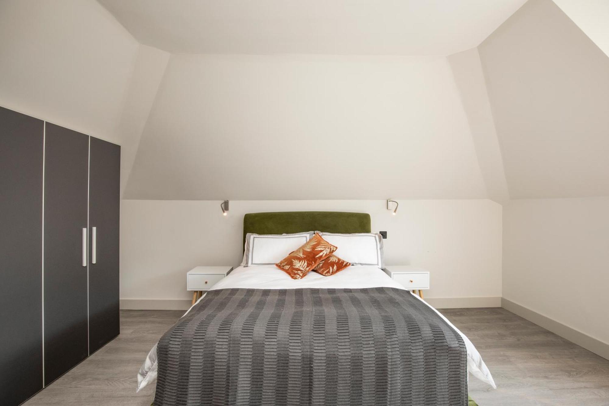 Luxury 3 Bedroom Flat 5 Min To Tube Station Apartment London