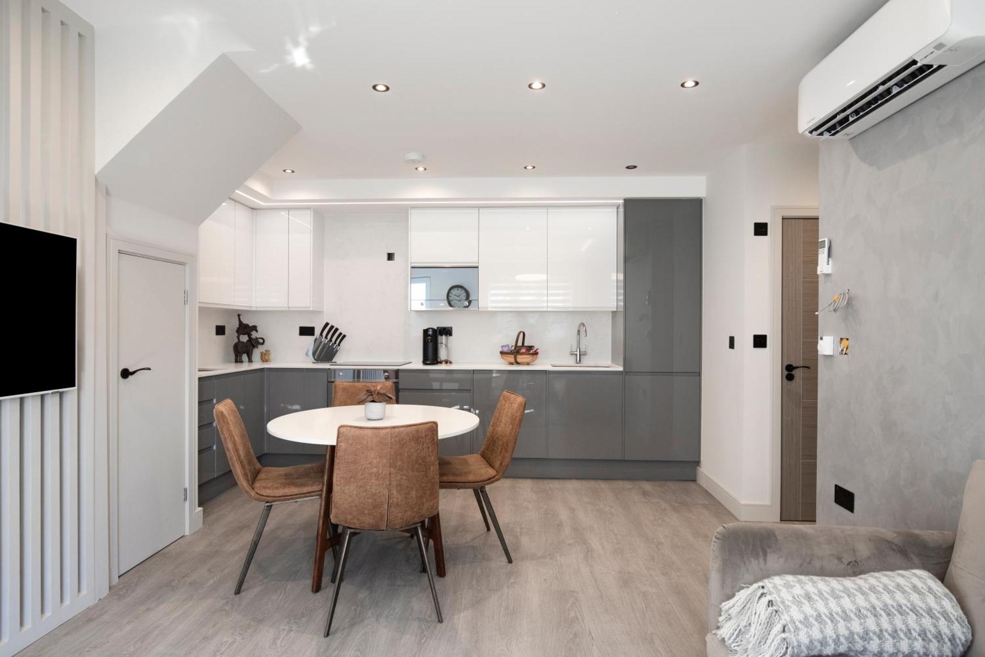 Luxury 3 Bedroom Flat 5 Min To Tube Station Apartment