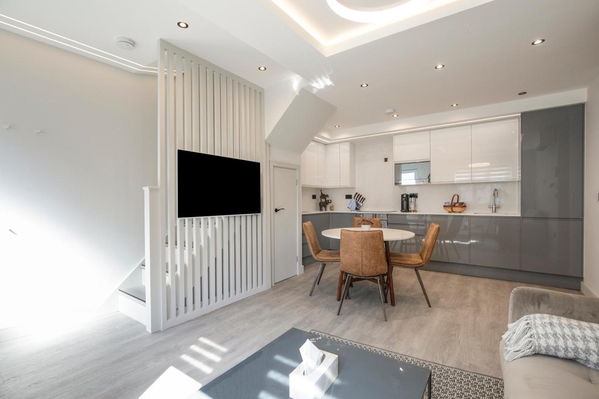 Apartment Luxury 3 Bedroom Flat 5 Min To Tube Station *