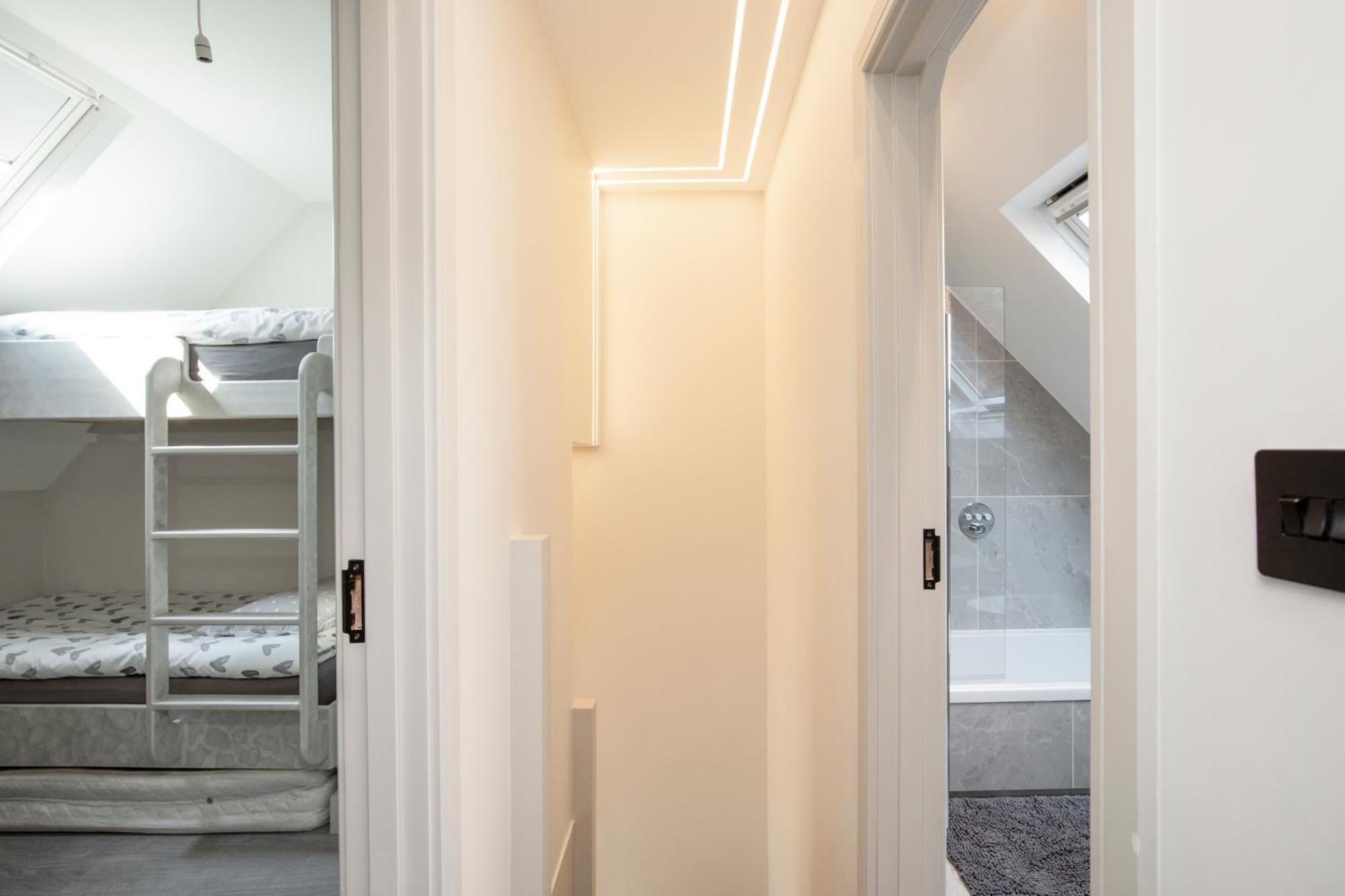 Luxury 3 Bedroom Flat 5 Min To Tube Station Apartment