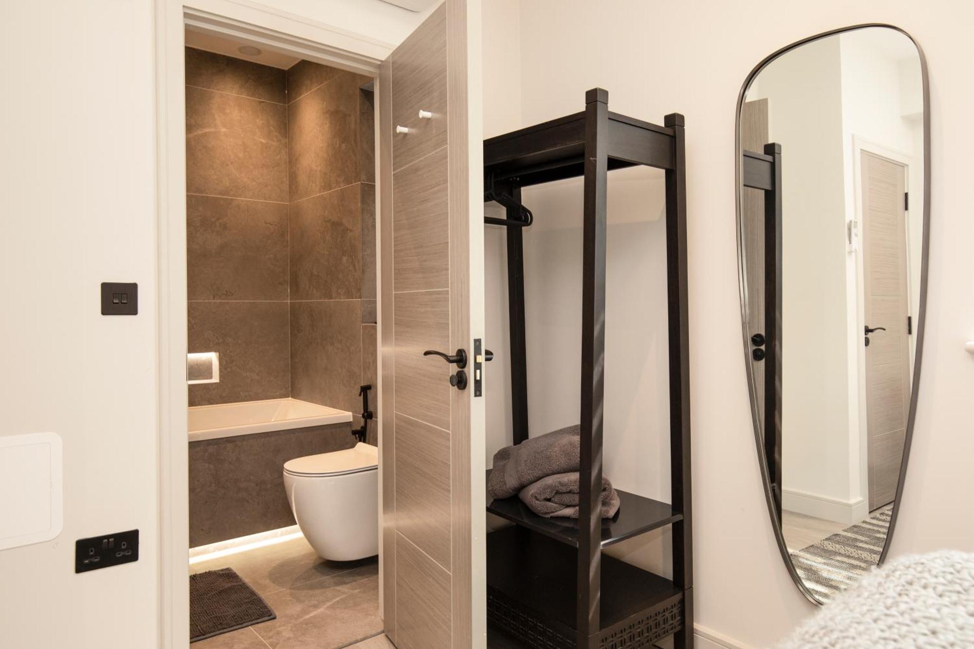Luxury 3 Bedroom Flat 5 Min To Tube Station