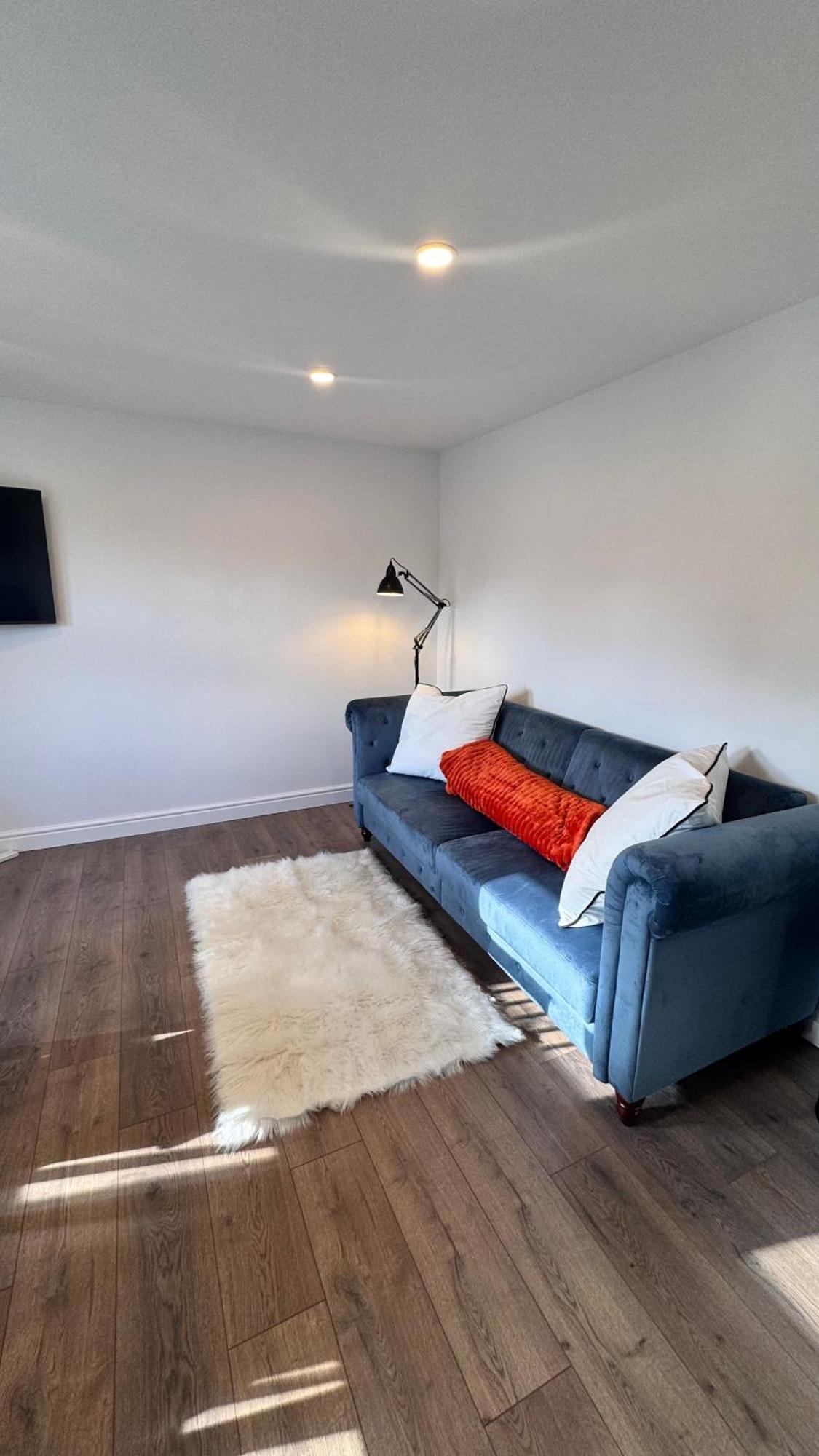 Cosy 2 Bed In Putney, Sleeps 6, With Netflix & Games Apartment London