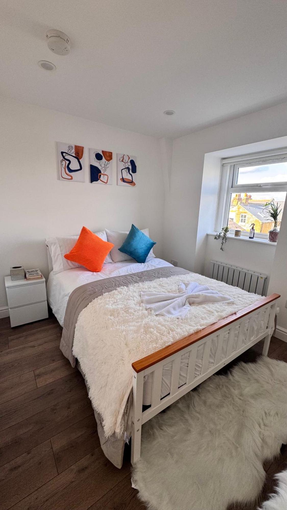 Cosy 2 Bed In Putney, Sleeps 6, With Netflix & Games Apartment