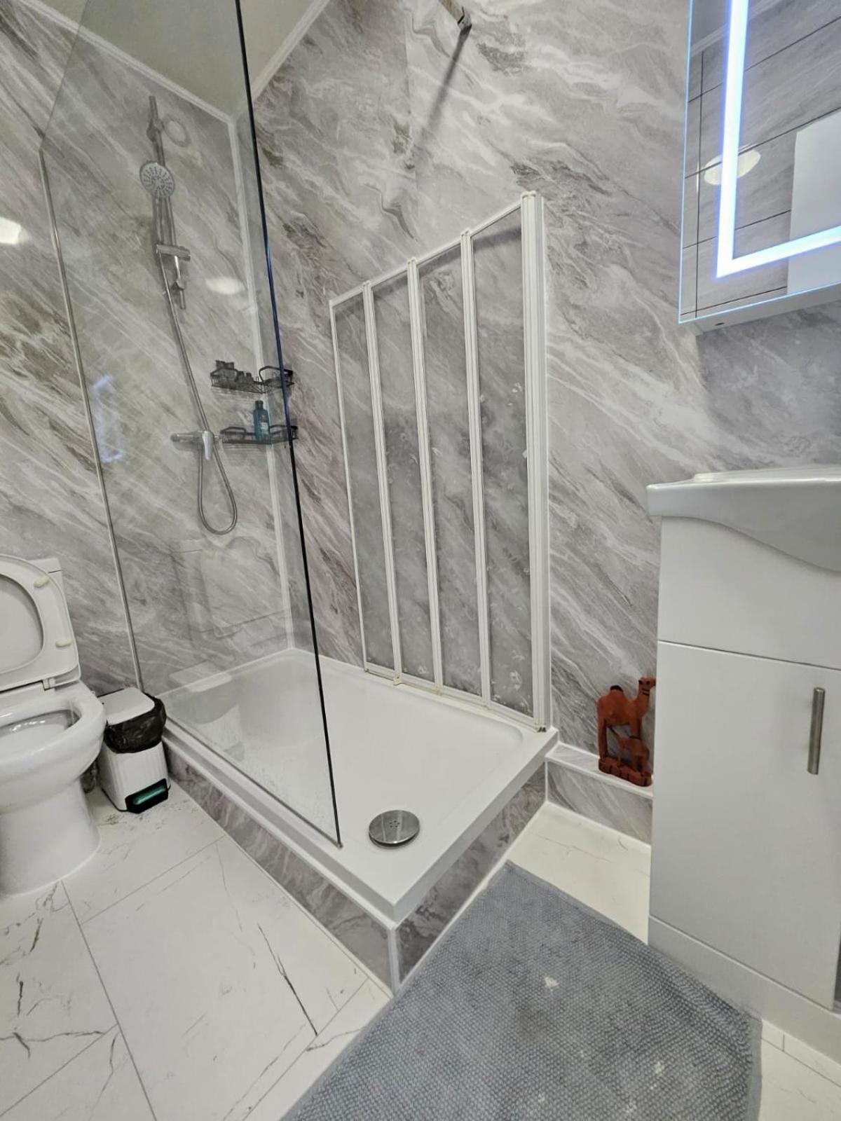 Entire 2-bedroom Flat Close To Hyde Park, Paddington Station, Bayswater And Queensway Station Londres