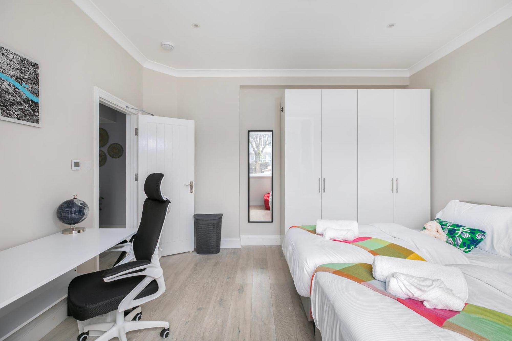5 Bedroom Garden Hse Near Tube & Hampstead Heath Londen