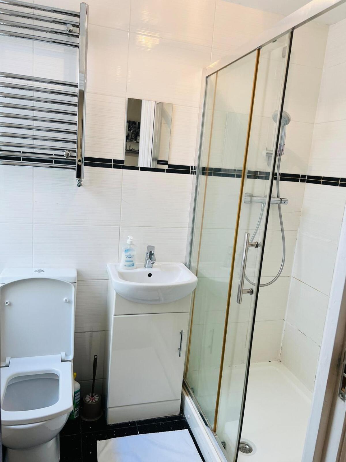 Beautiful One Bedroom Flat In Location * London