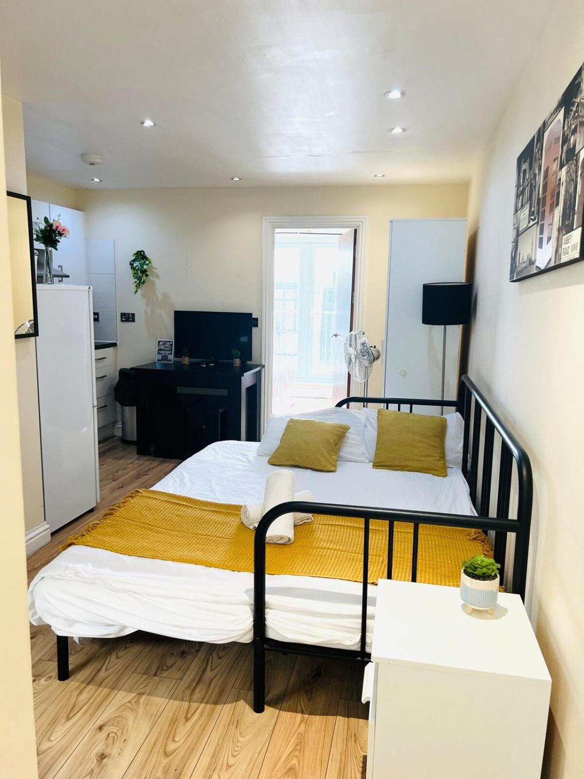 Beautiful One Bedroom Flat In Location London