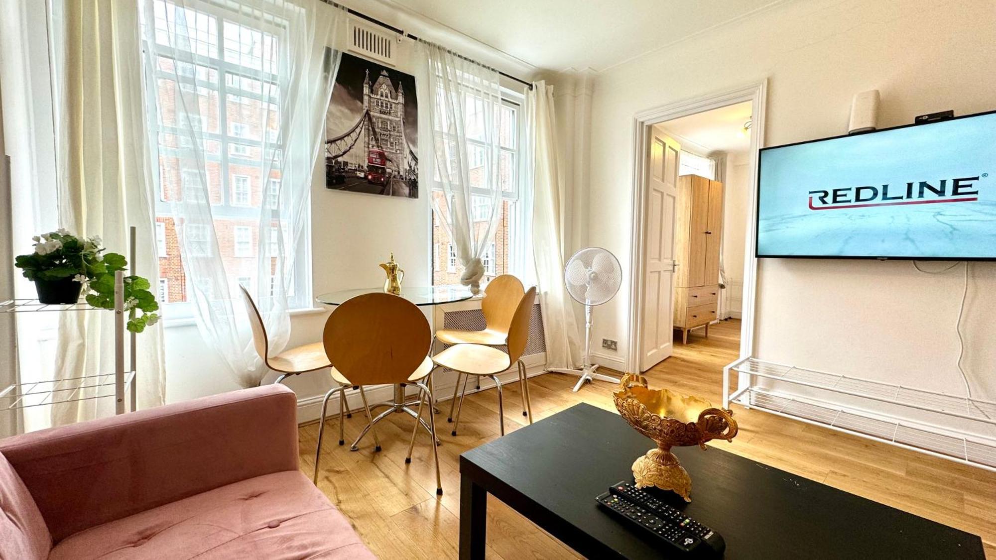 Stylish 2 Bedroom By Ali Apartment London