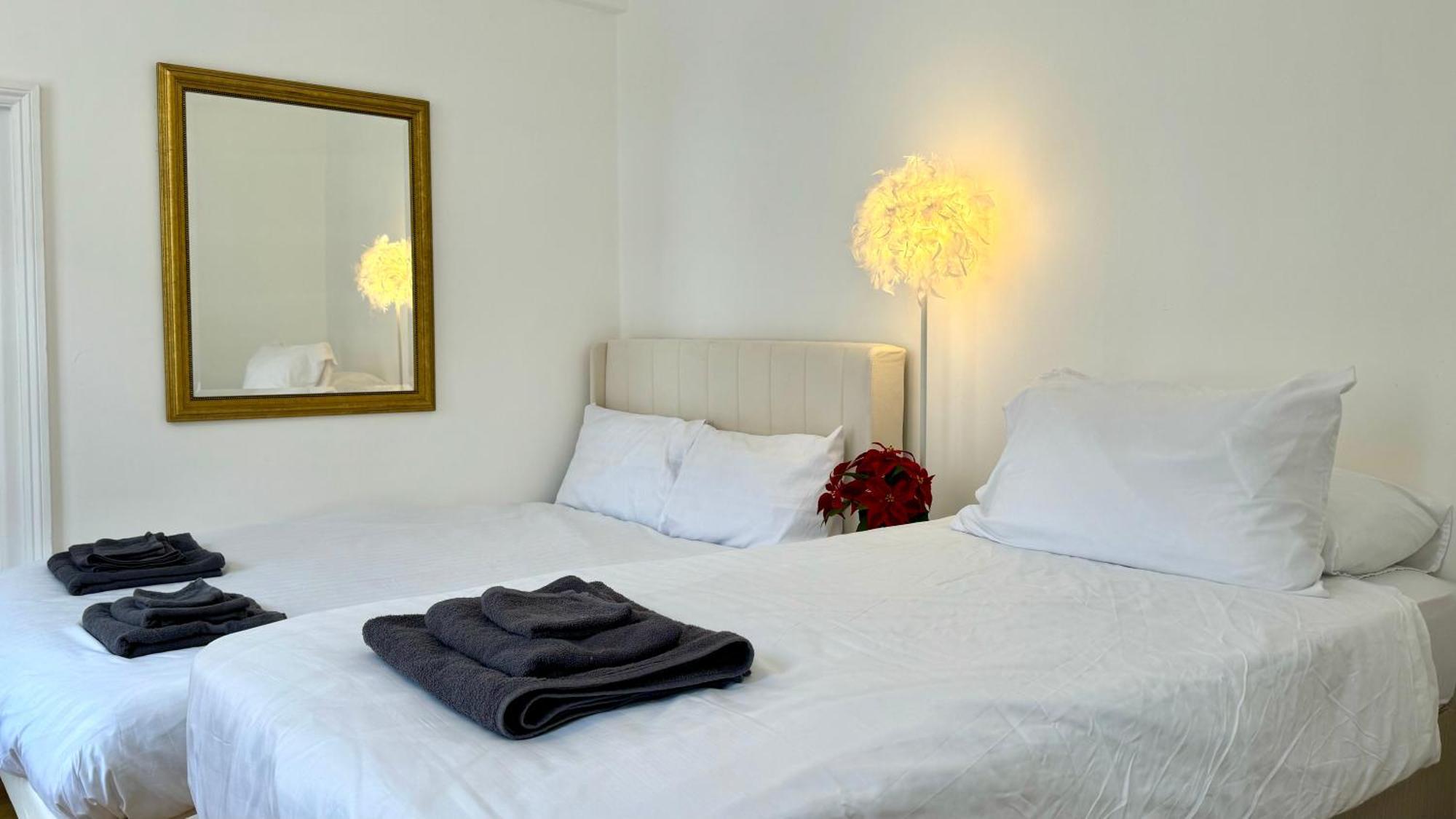 Stylish 2 Bedroom By Ali Apartment London
