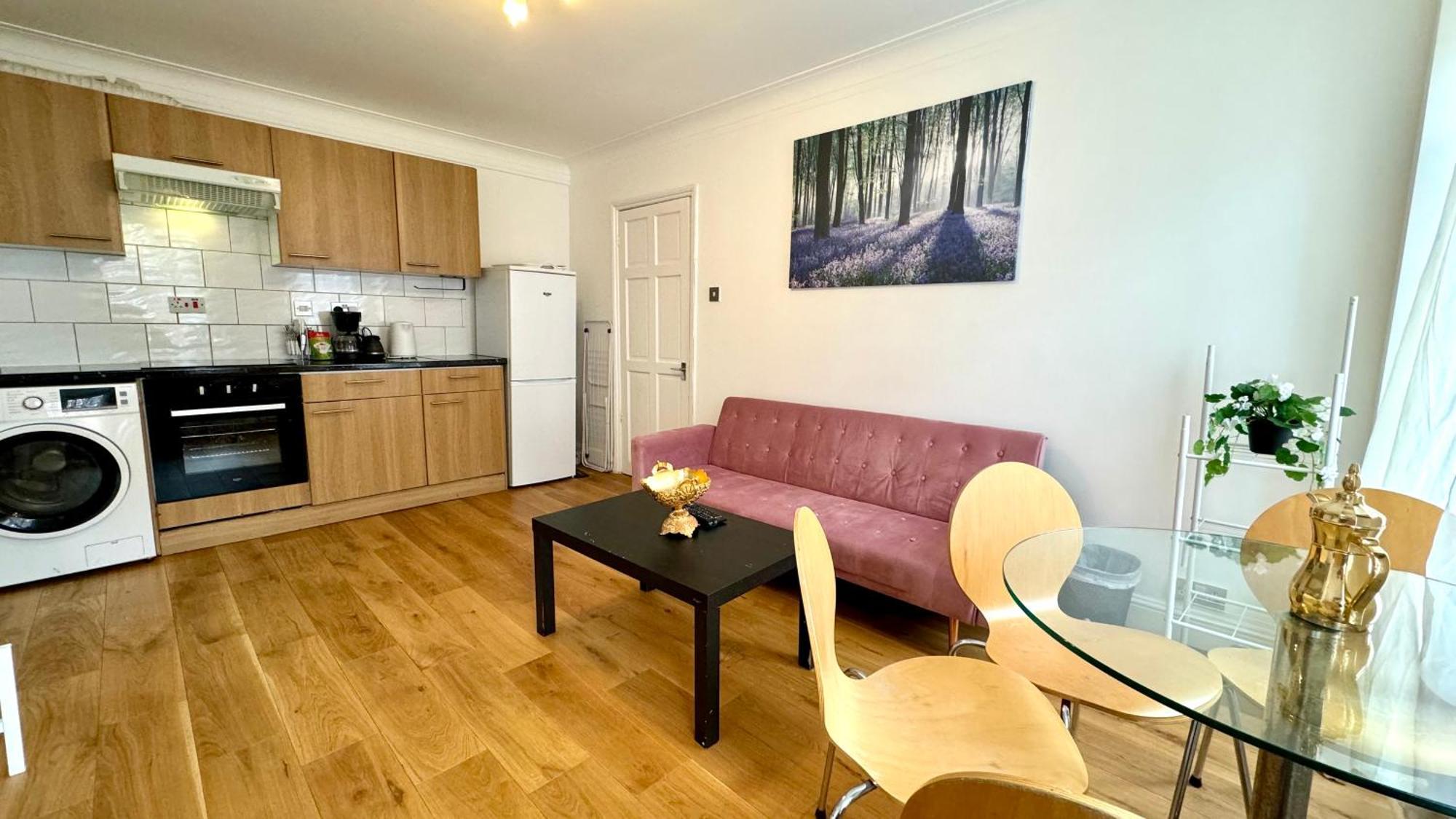 Apartment Stylish 2 Bedroom By Ali