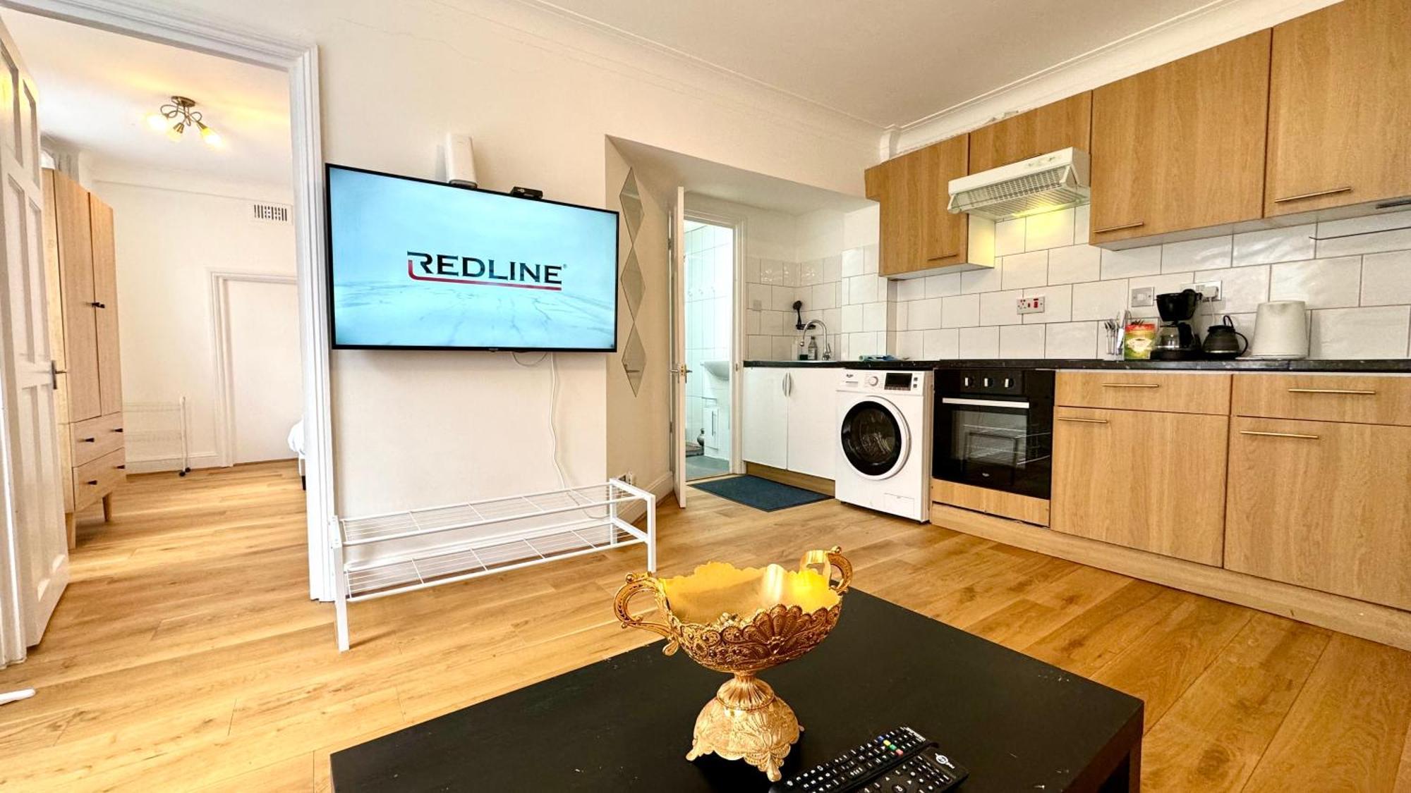 Stylish 2 Bedroom By Ali Apartment *