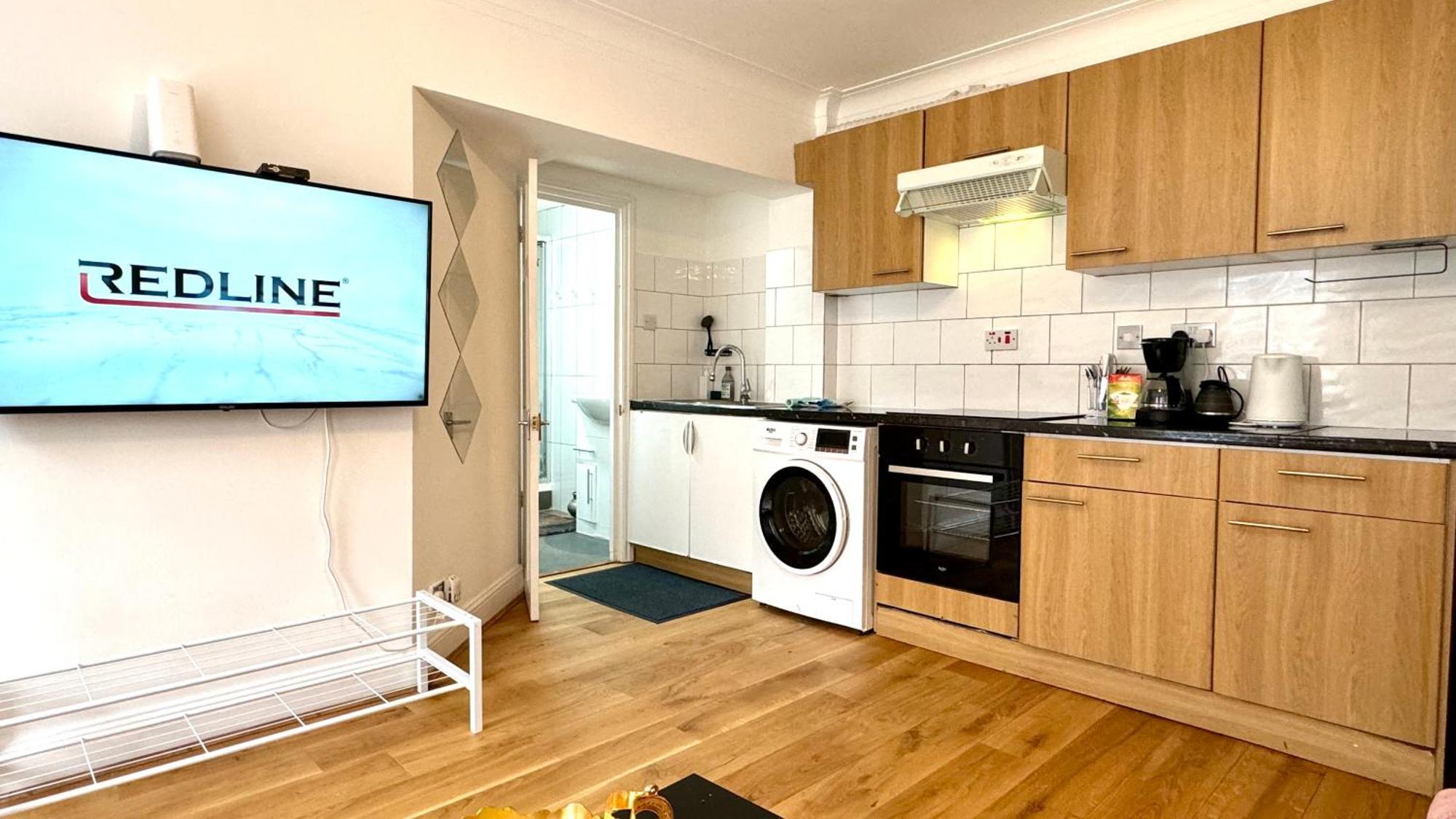 Apartment Stylish 2 Bedroom By Ali *