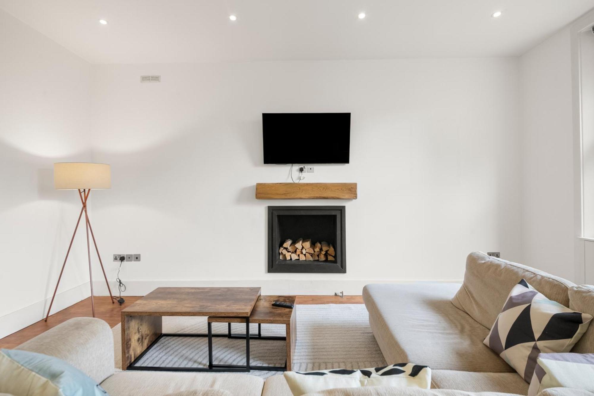 Prime 2 Bedroom Apt, Kensington Garden Square View