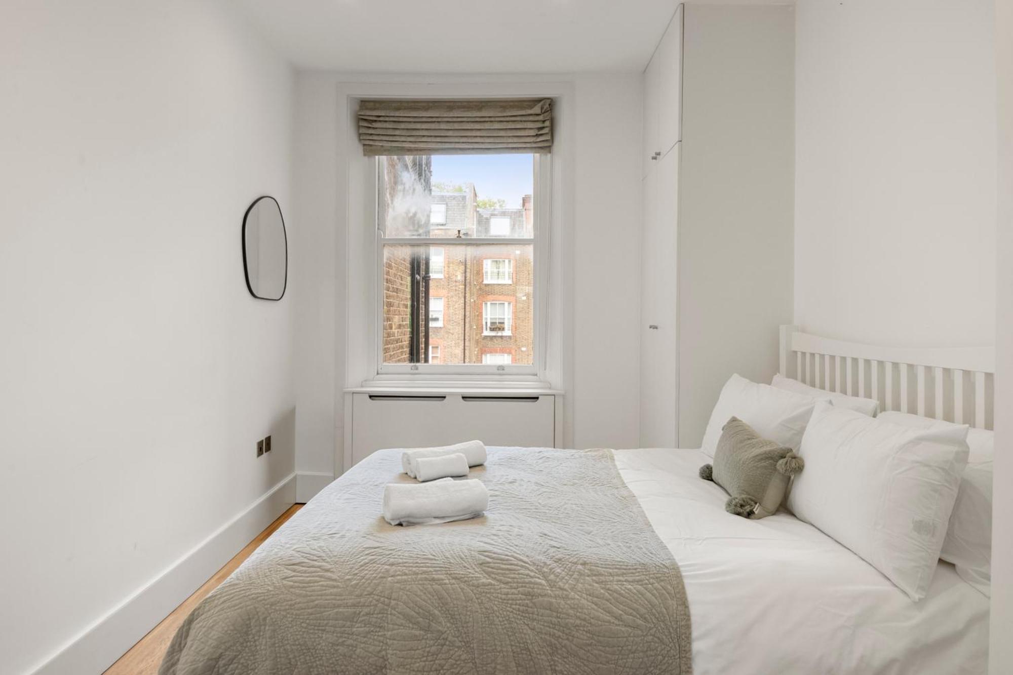 Prime 2 Bedroom Apt, Kensington Garden Square View Apartment