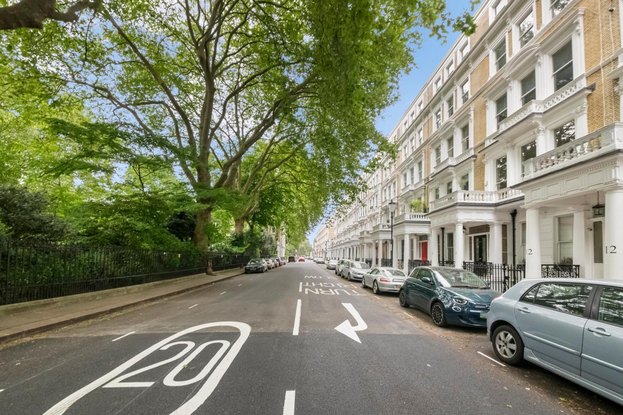 Prime 2 Bedroom Apt, Kensington Garden Square View Apartment London