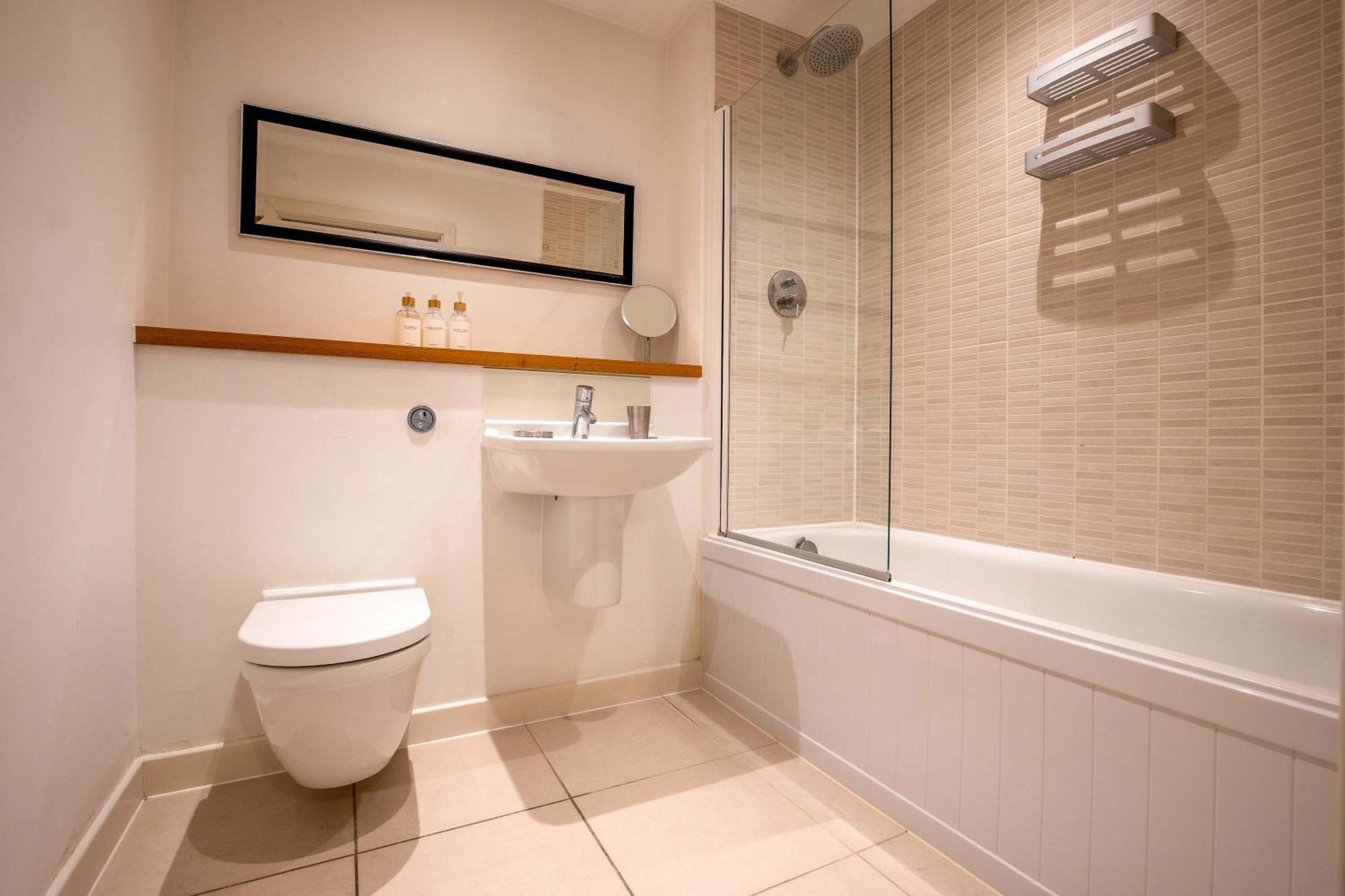 Londwell & Limehouse With Balcony Apartment London