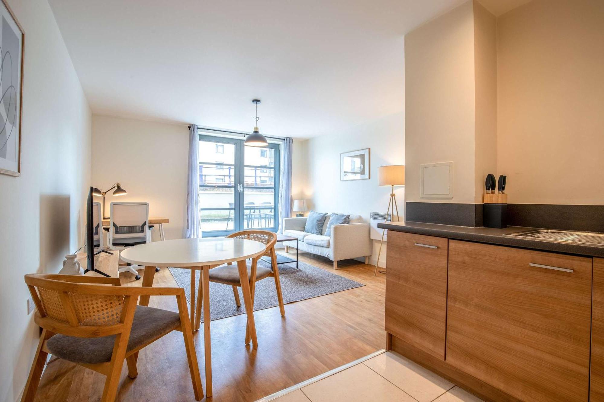 Londwell & Limehouse With Balcony * London