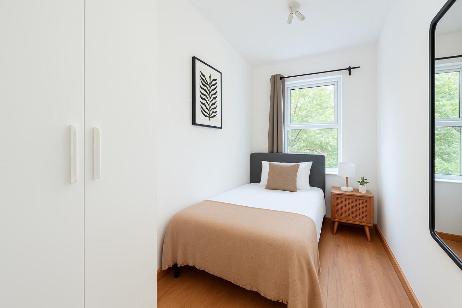 Large Flat In Quiet Area Near Seven Sisters *