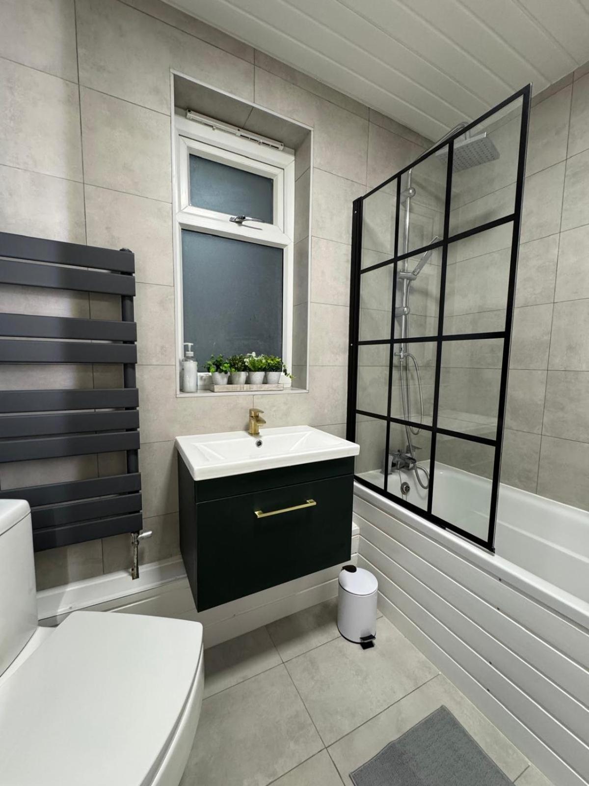 2 Bed Flat - Tottenham Hotspur Stadium Apartment London