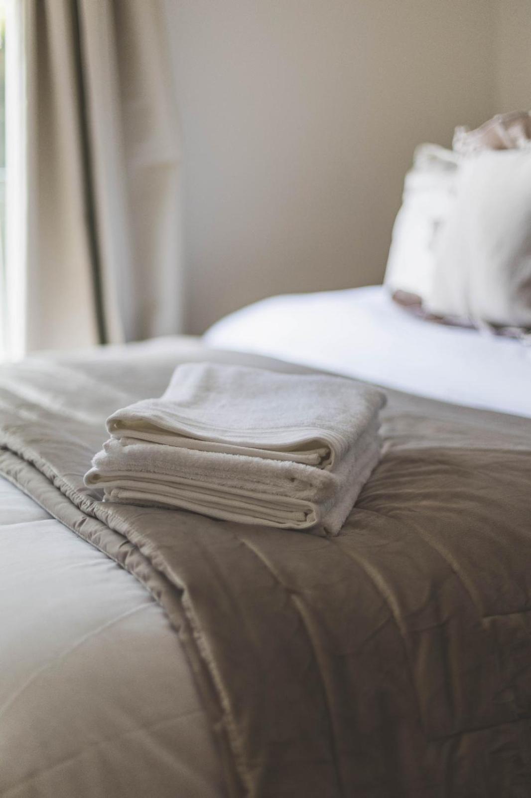 Appartement Luxury 2 Bedroom - Minutes From Train Station With Free Parking Londen