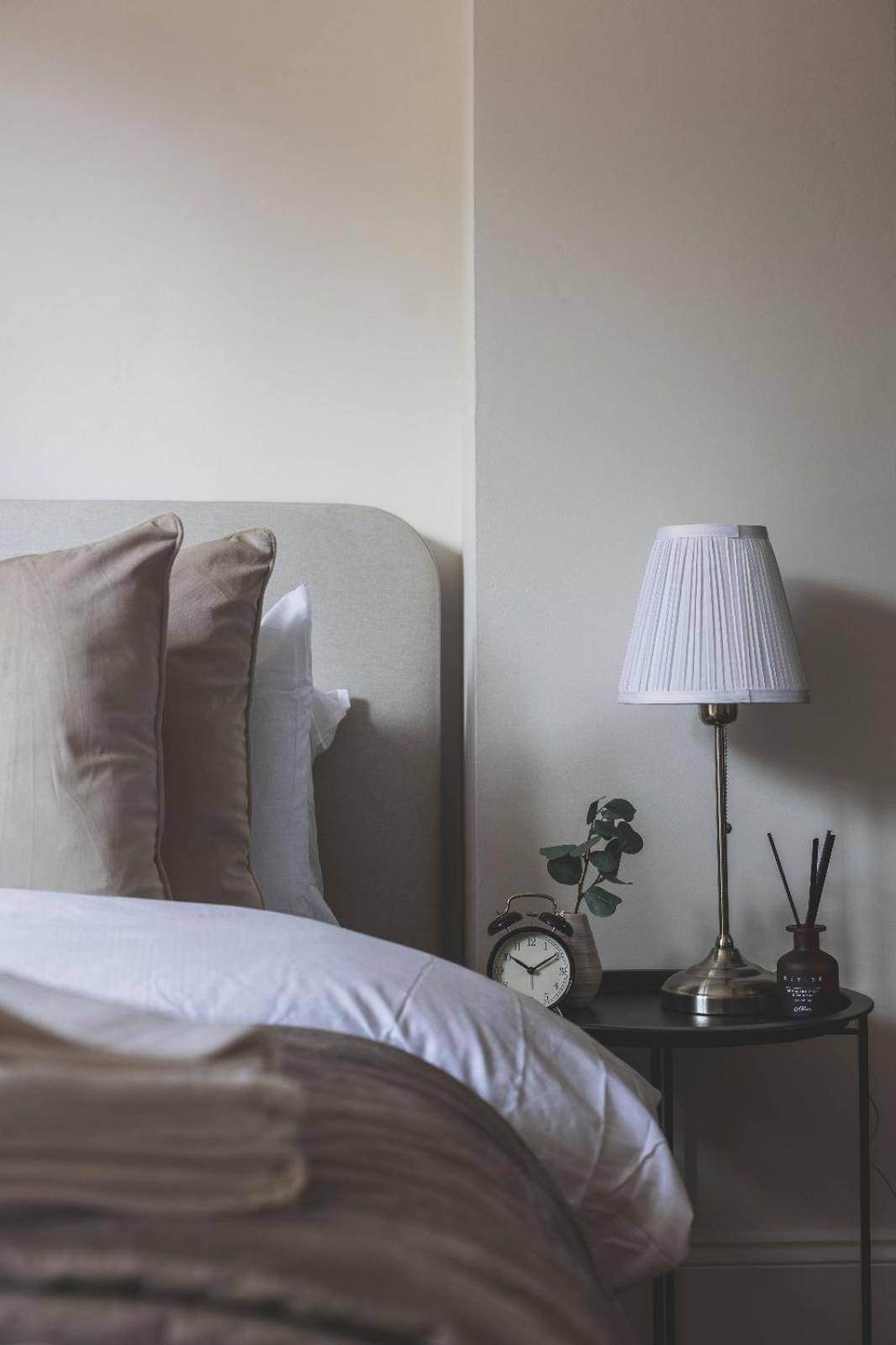 Luxury 2 Bedroom - Minutes From Train Station With Free Parking
