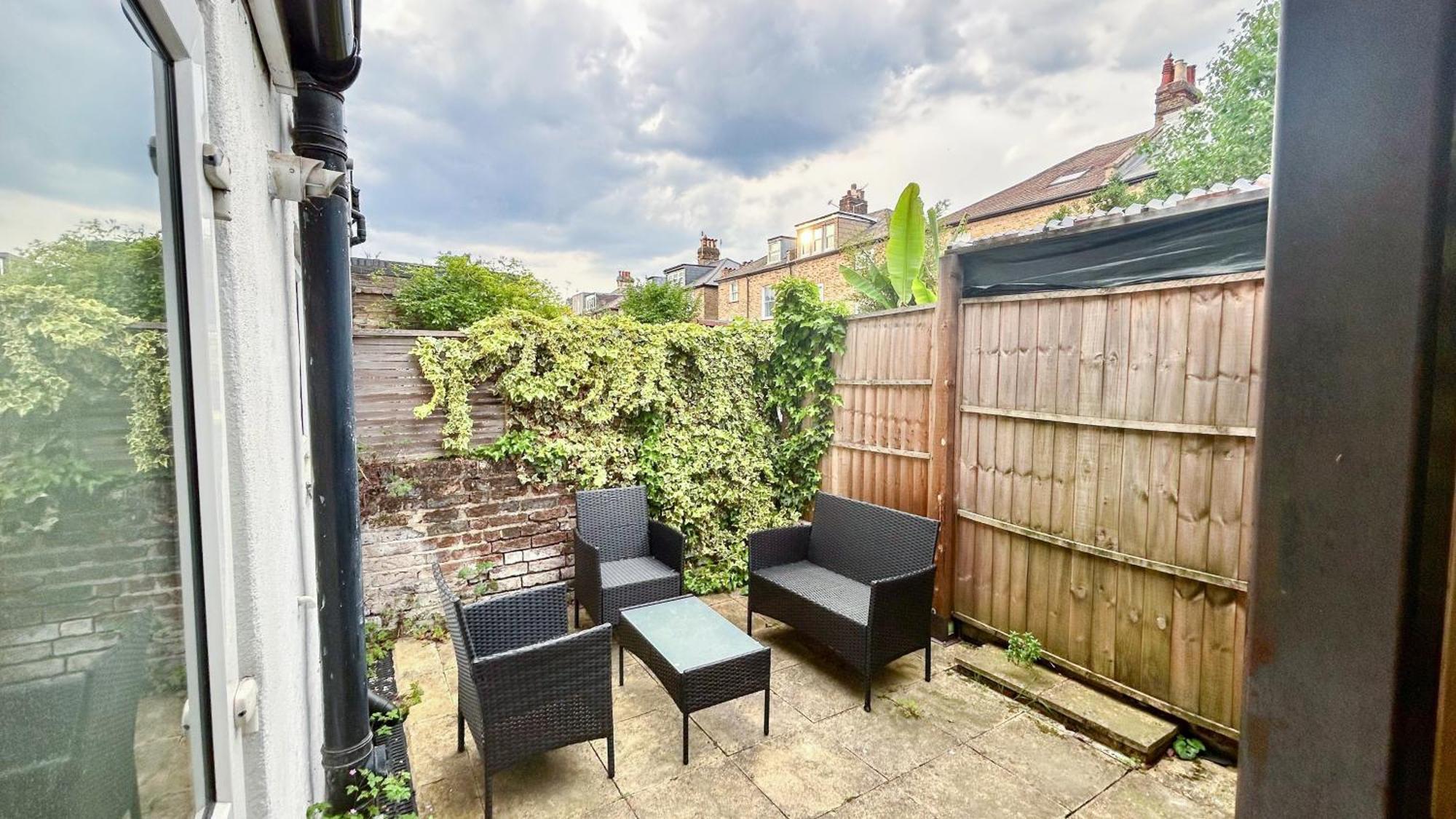 1-bedroom Flat With Small Garden & Paid Parking In Finsbury Park, Highbury Apartment