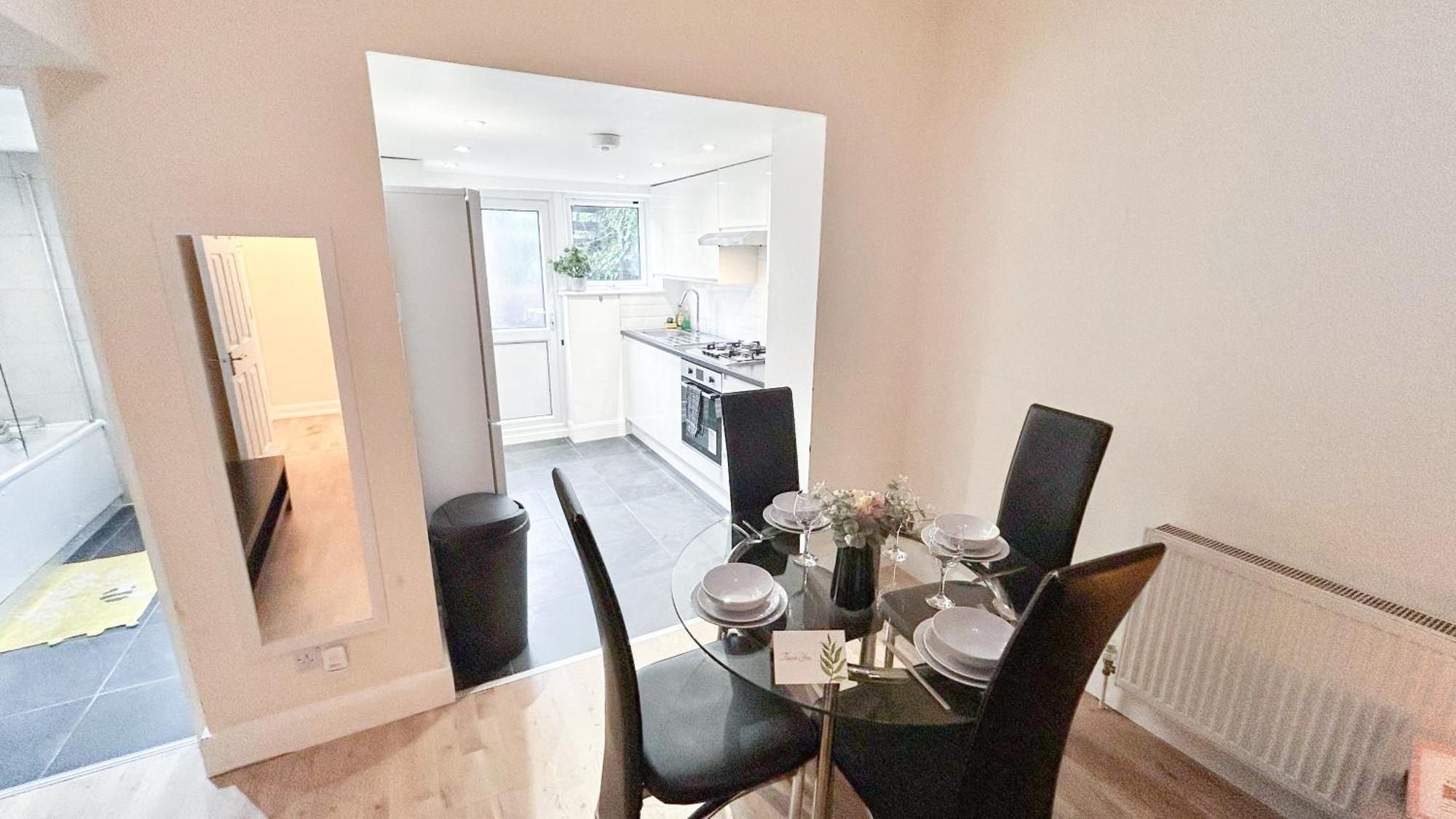 1-bedroom Flat With Small Garden & Paid Parking In Finsbury Park, Highbury Apartment London