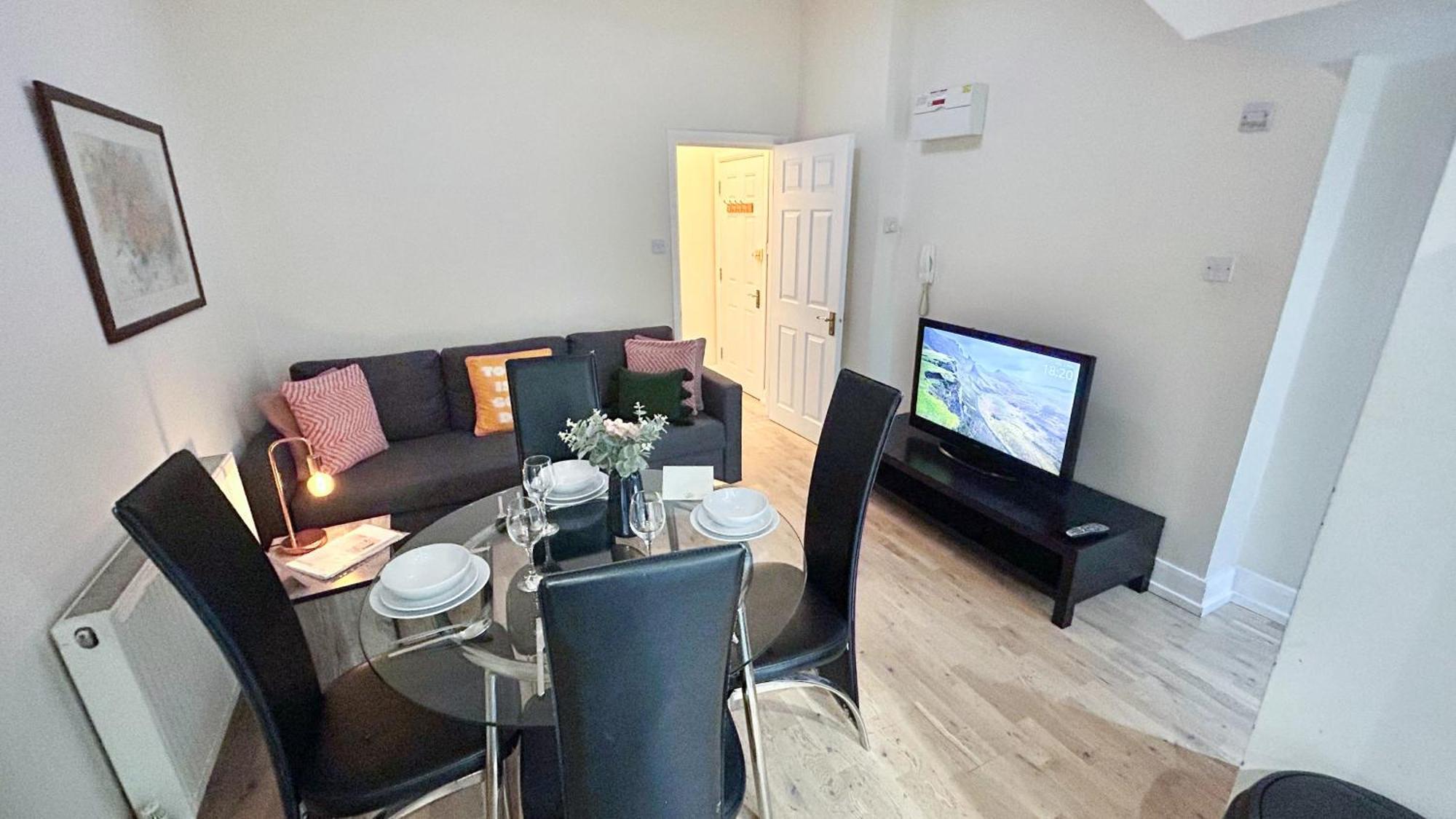 1-bedroom Flat With Small Garden & Paid Parking In Finsbury Park, Highbury Apartment London
