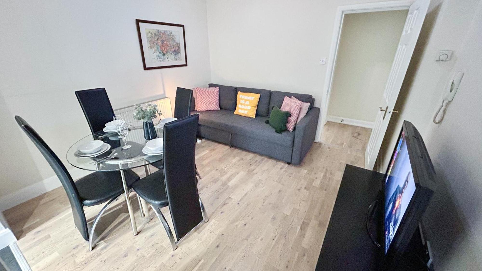 1-bedroom Flat With Small Garden & Paid Parking In Finsbury Park, Highbury Apartment *