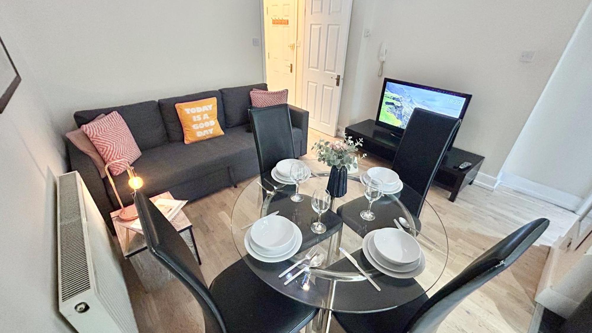 1-bedroom Flat With Small Garden & Paid Parking In Finsbury Park, Highbury *
