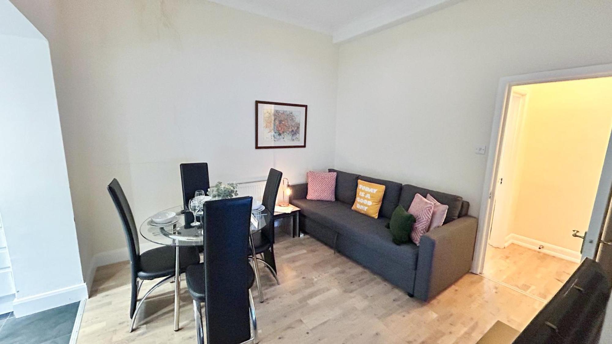 1-bedroom Flat With Small Garden & Paid Parking In Finsbury Park, Highbury * London