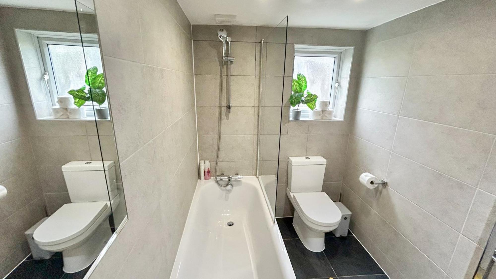 1-bedroom Flat With Small Garden & Paid Parking In Finsbury Park, Highbury Apartment *