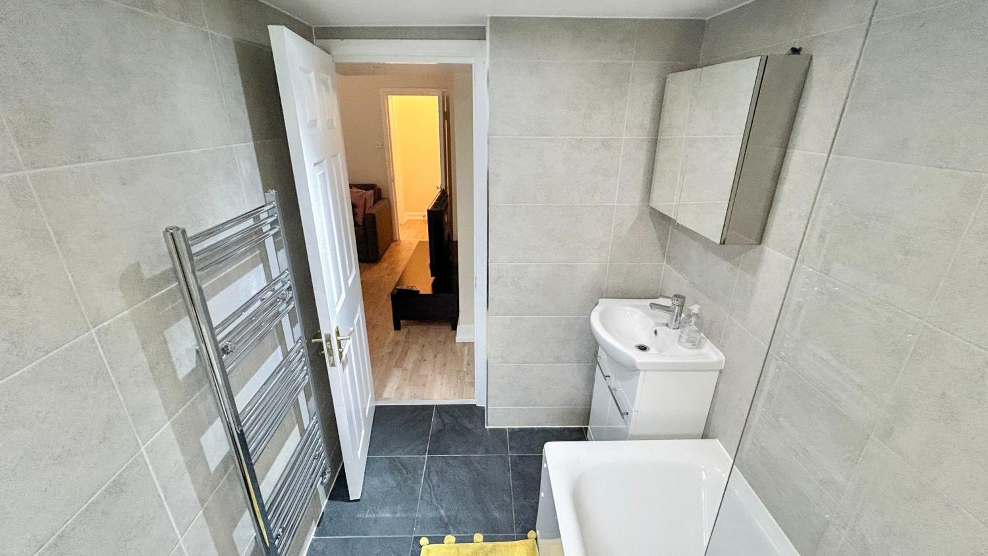 1-bedroom Flat With Small Garden & Paid Parking In Finsbury Park, Highbury Apartment London