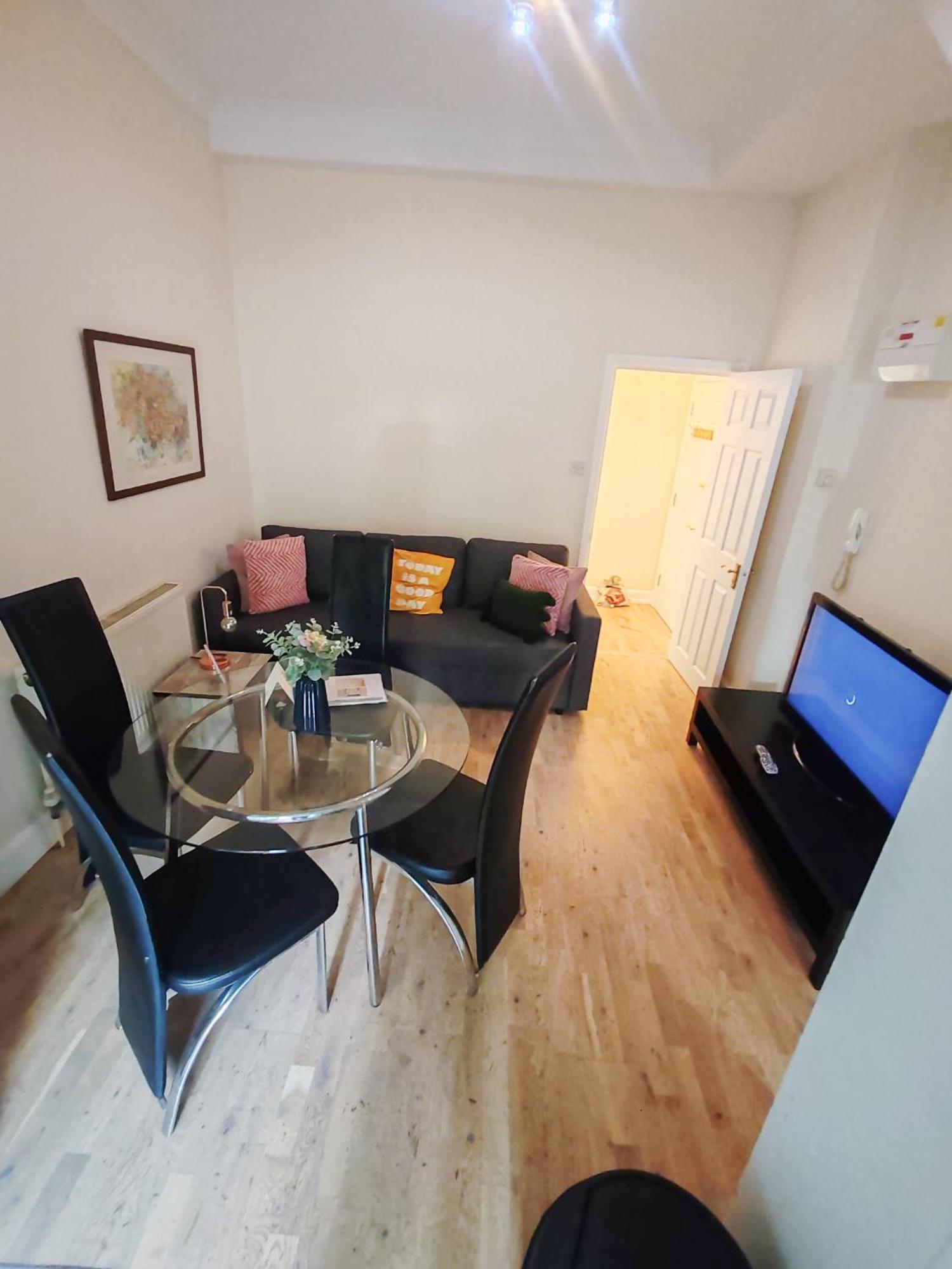 Apartment 1-bedroom Flat With Small Garden & Paid Parking In Finsbury Park, Highbury *
