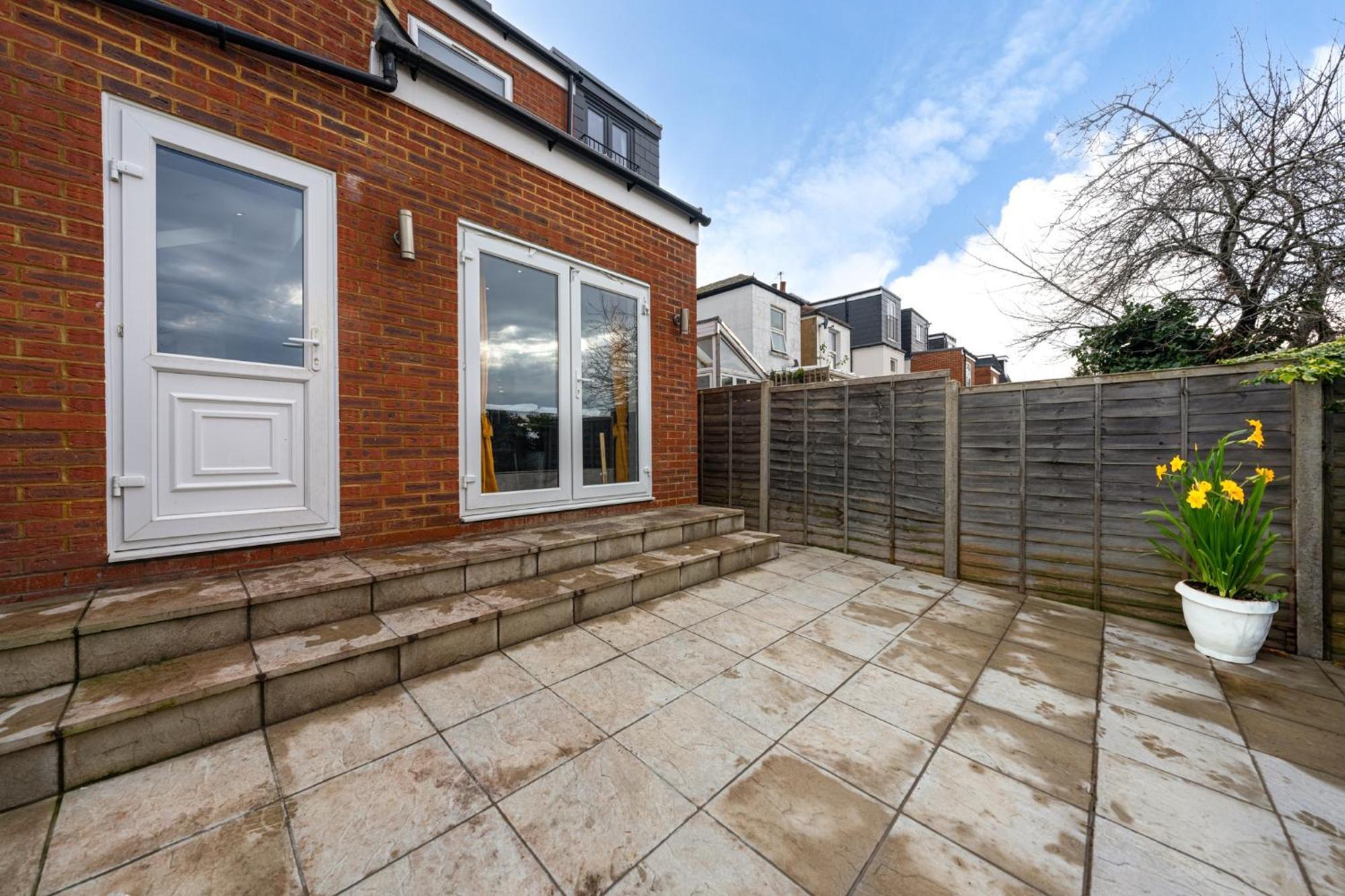 Peaceful 3 Bed Acton Retreat Zone 2 Sleeps 9 London