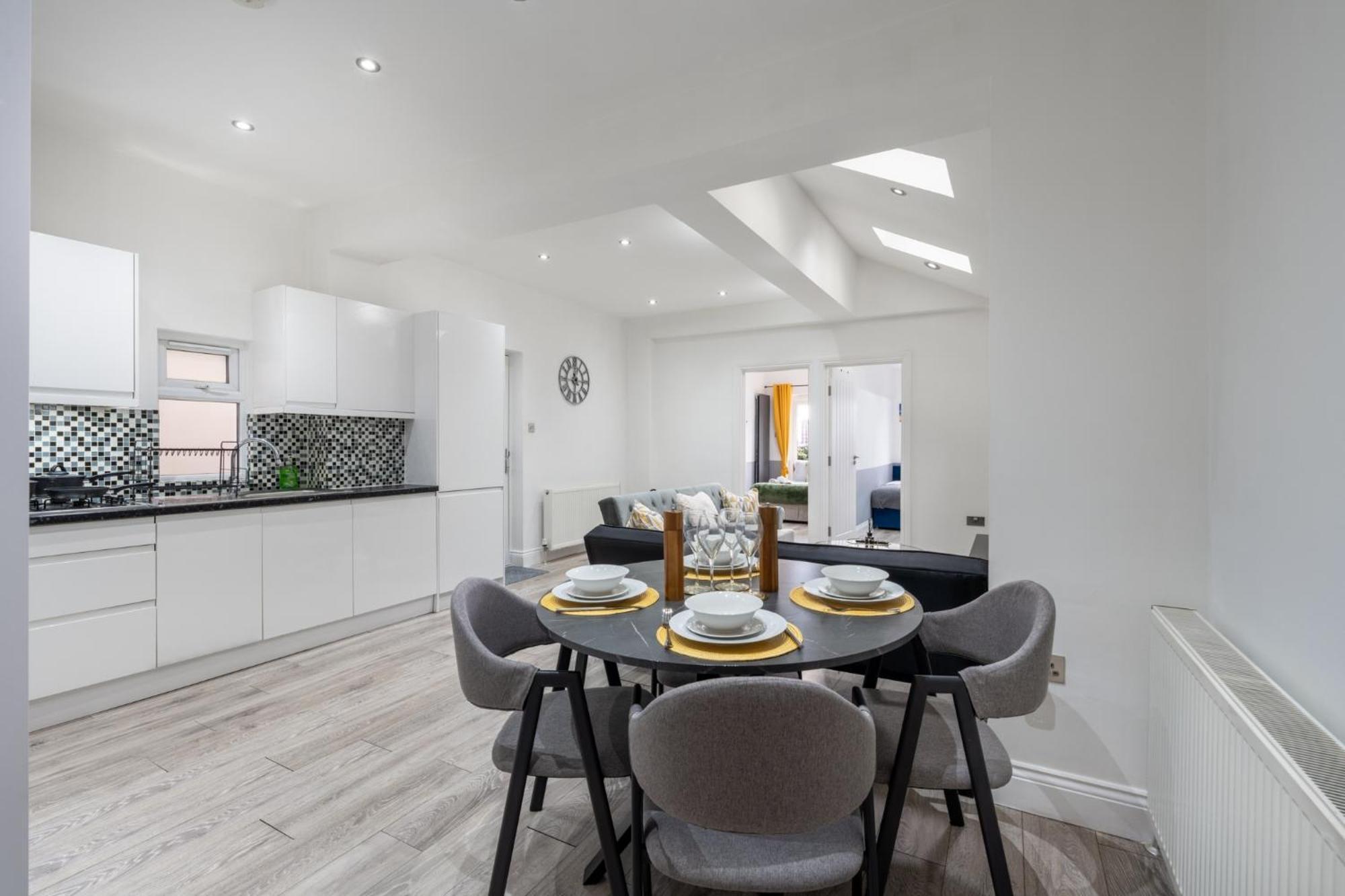 Peaceful 3 Bed Acton Retreat Zone 2 Sleeps 9 Ferienhaus